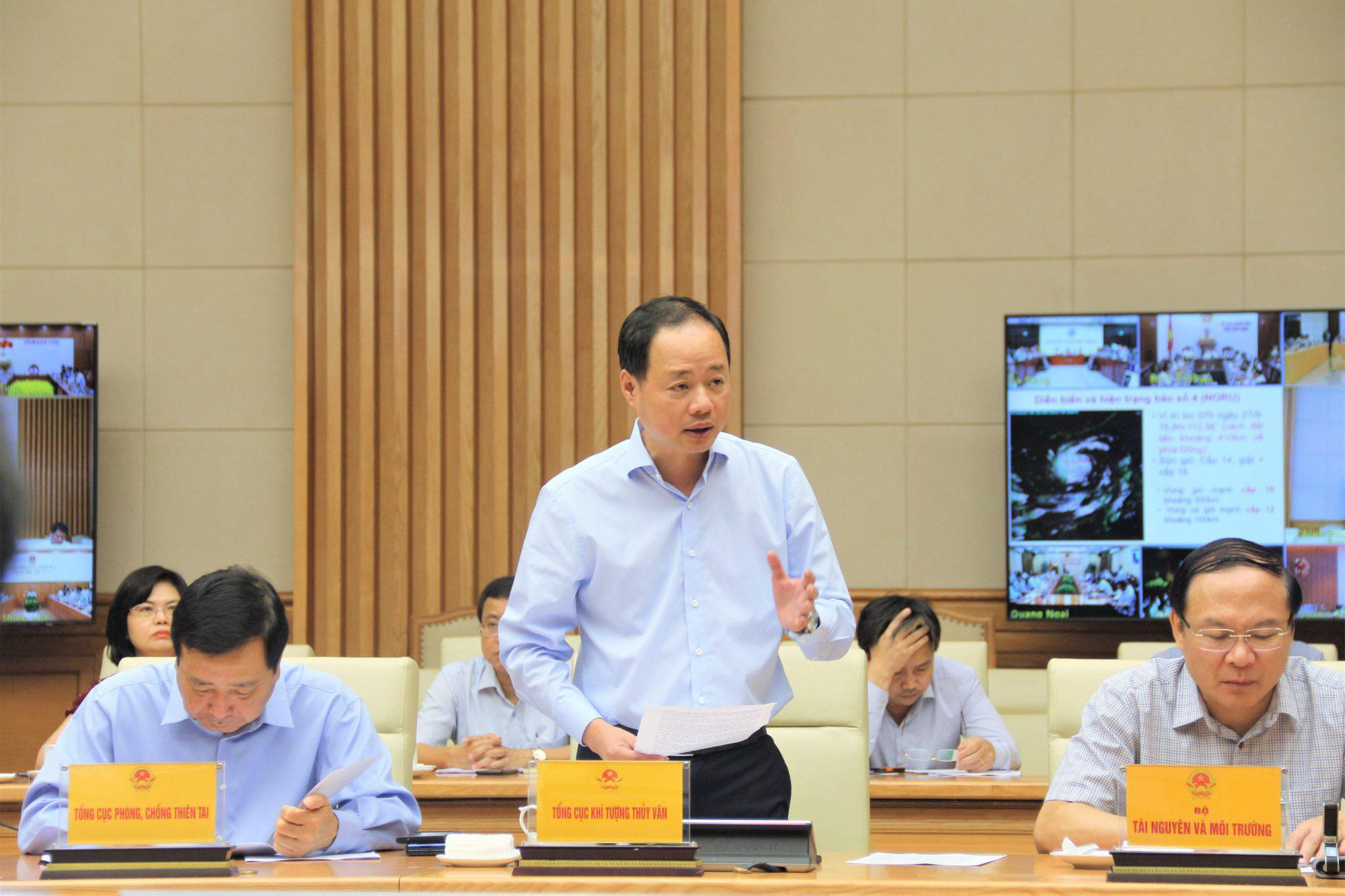 Thủ tướng Phạm Minh Chính: Cương quyết di dời người dân ra khỏi khu vực nguy hiểm, đưa đến nơi trú ẩn an toàn - Ảnh 8.