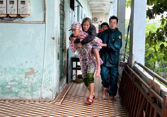 Đà Nẵng thắc thỏm đợi... siêu bão Noru - Ảnh 1.