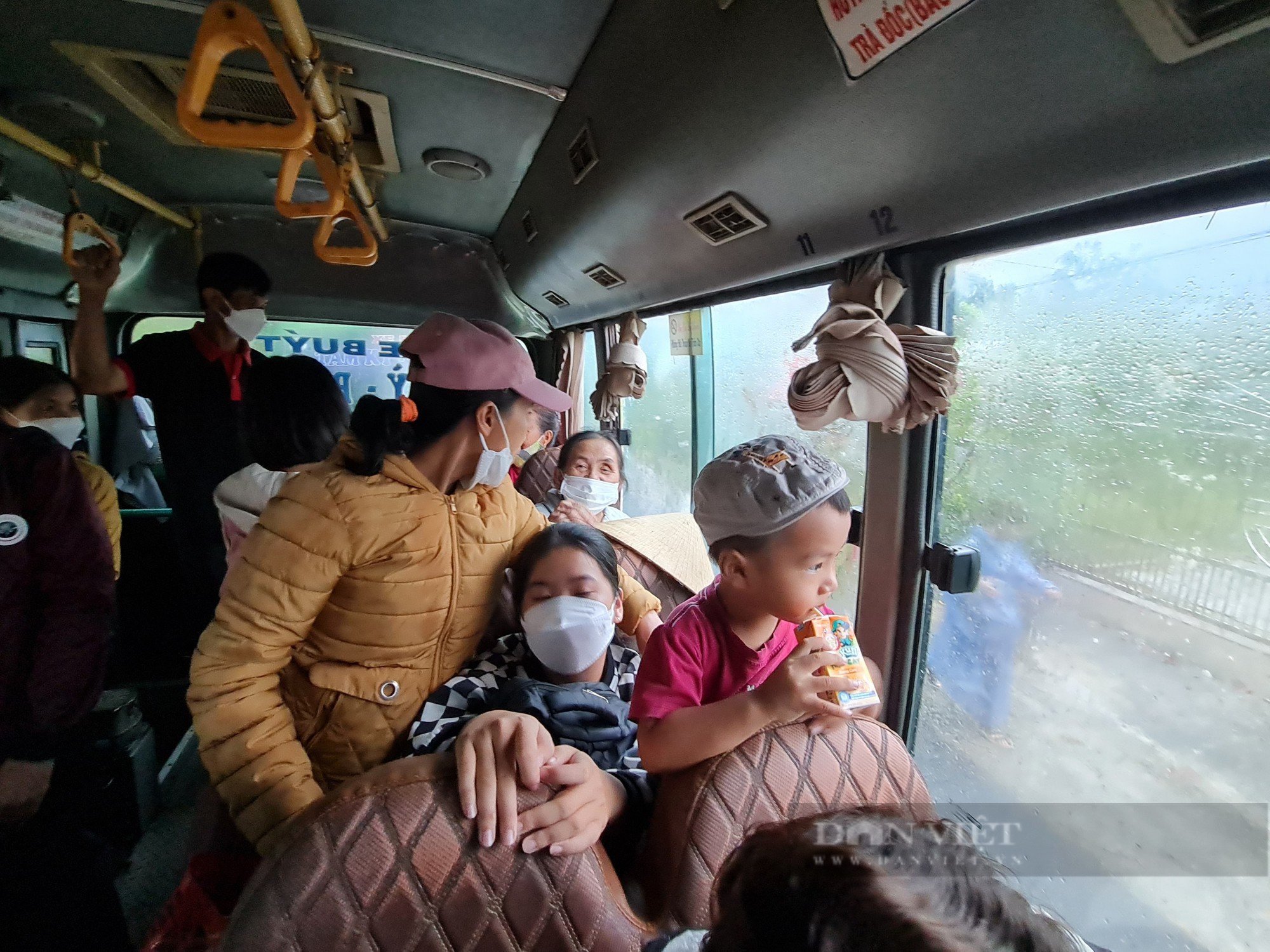 Chùm ảnh di dân đầu tiên ở Quảng Nam tránh bão số 4 - Ảnh 5.