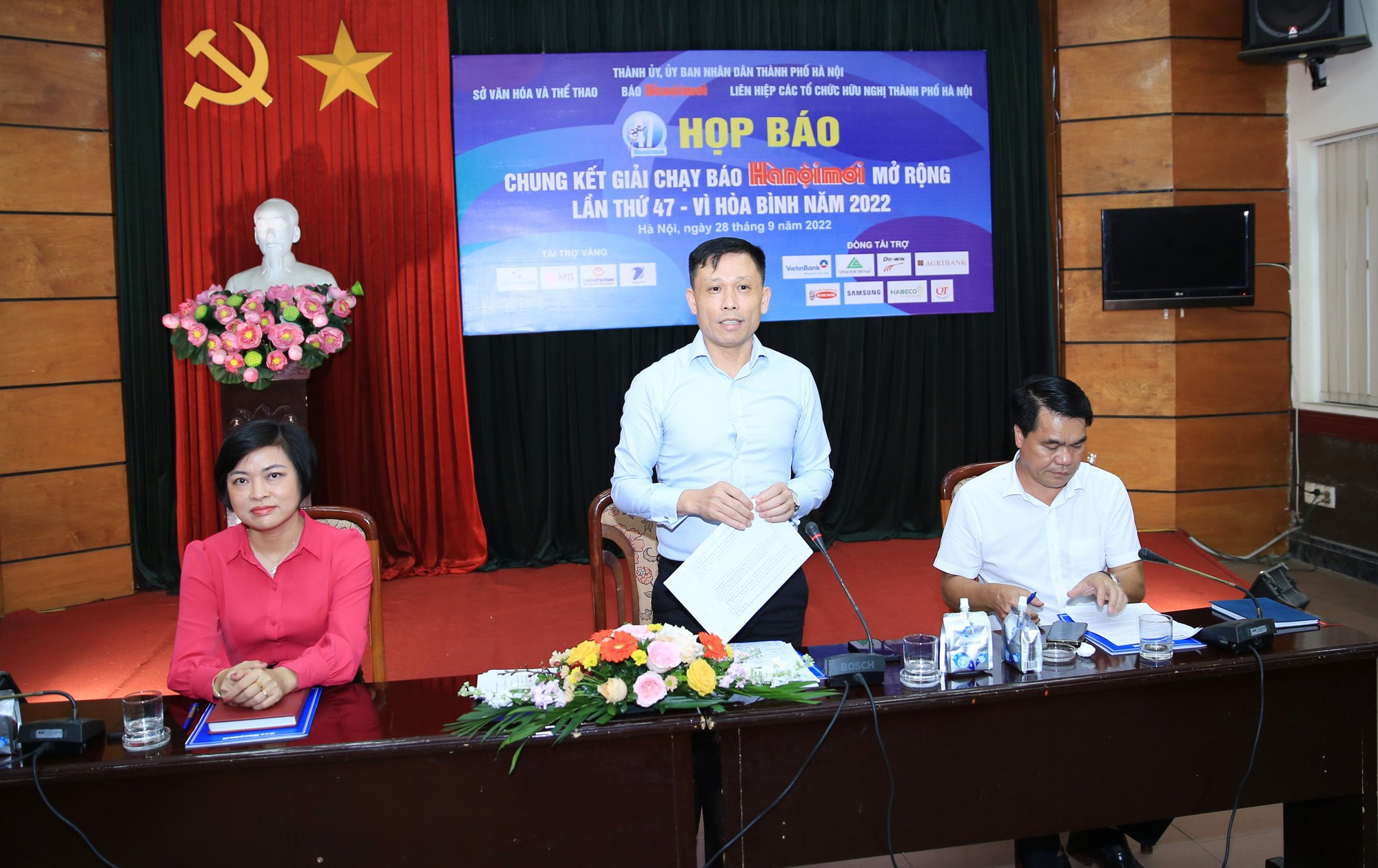 Giải chạy Báo Hànộimới - Vì hòa bình 2022: Lần đầu tiên có VĐV đại sứ quán Mỹ tranh tài - Ảnh 1.