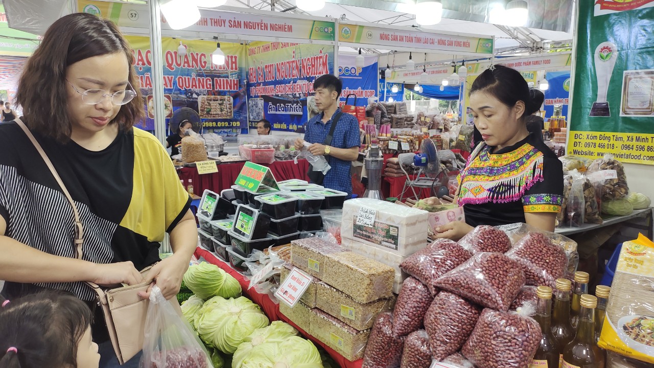 Các chủ thể OCOP, đặc sản vùng miền phải đáp ứng yêu cầu gì để được vào &quot;chợ&quot; OCOP tại Hà Nội? - Ảnh 2.