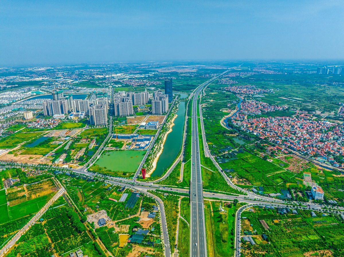 Những “cú hích” tạo nên sự phát triển thần kỳ của khu Đông Hà Nội - Ảnh 1.