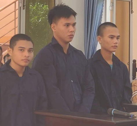 Hoãn phiên toà xét xử vụ con rể cũ thuê người ném bom xăng vào nhà bố vợ - Ảnh 1.