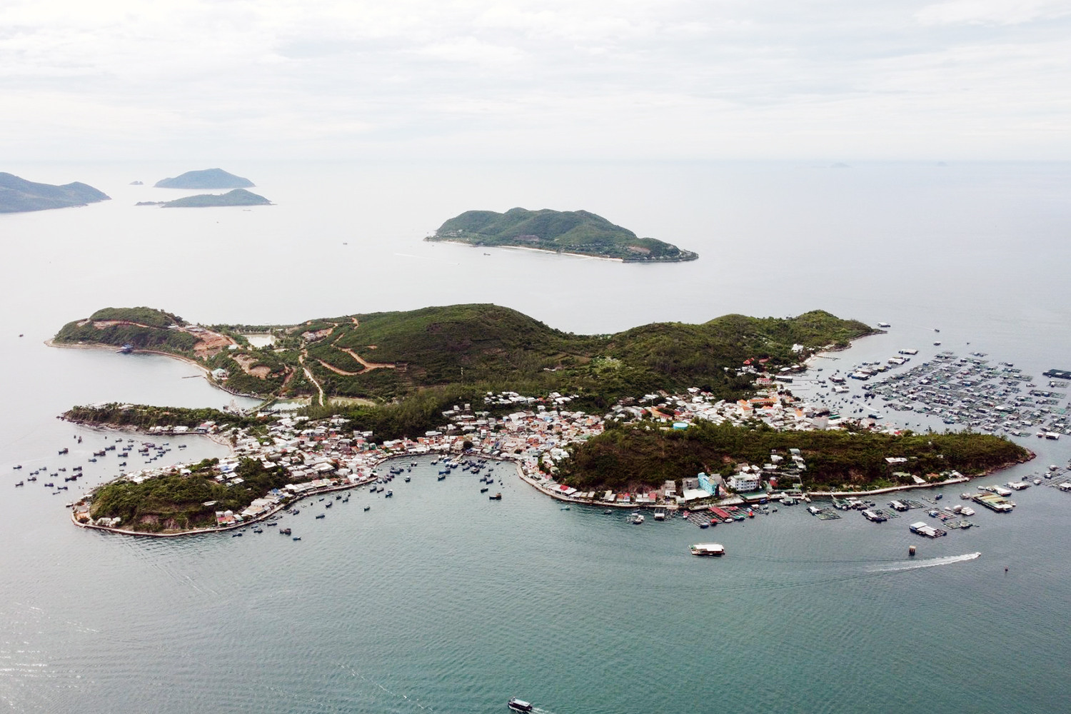 Nha Trang: Doanh nghiệp đào xới, xâm hại đảo Hòn Miễu - Ảnh 1. Nha Trang: Doanh nghiệp đào xới, xâm hại đảo Hòn Miễu - Ảnh 1.