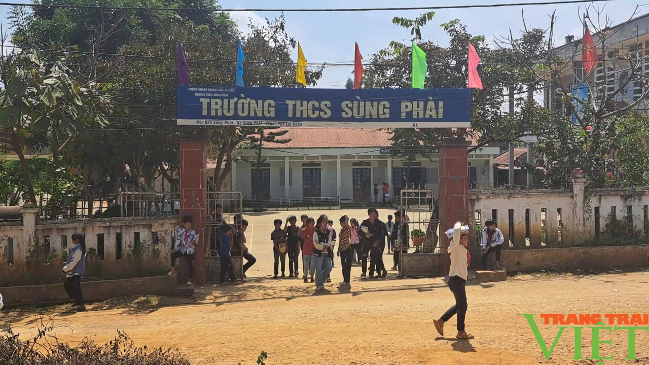 Lai Châu: Đẩy nhanh tiến độ thi công trường tiểu học, trung học cơ sở Sùng Phài - Ảnh 3. Lai Châu: Đẩy nhanh tiến độ thi công trường tiểu học, trung học cơ sở Sùng Phài - Ảnh 3.