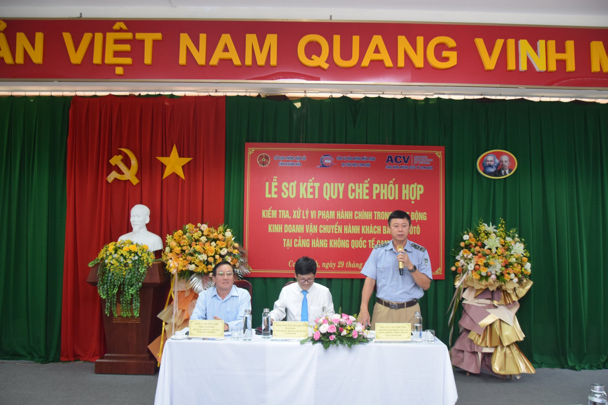 Cảng hàng không quốc tế Cam Ranh: Xử lý 329 vụ vi phạm - Ảnh 1. Cảng hàng không quốc tế Cam Ranh: Xử lý 329 vụ vi phạm - Ảnh 1.