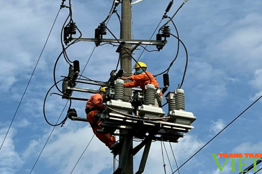 Lai Châu: Trên 97% hộ dân được sử dụng điện lưới quốc gia - Ảnh 3. Lai Châu: Trên 97% hộ dân được sử dụng điện lưới quốc gia - Ảnh 3.