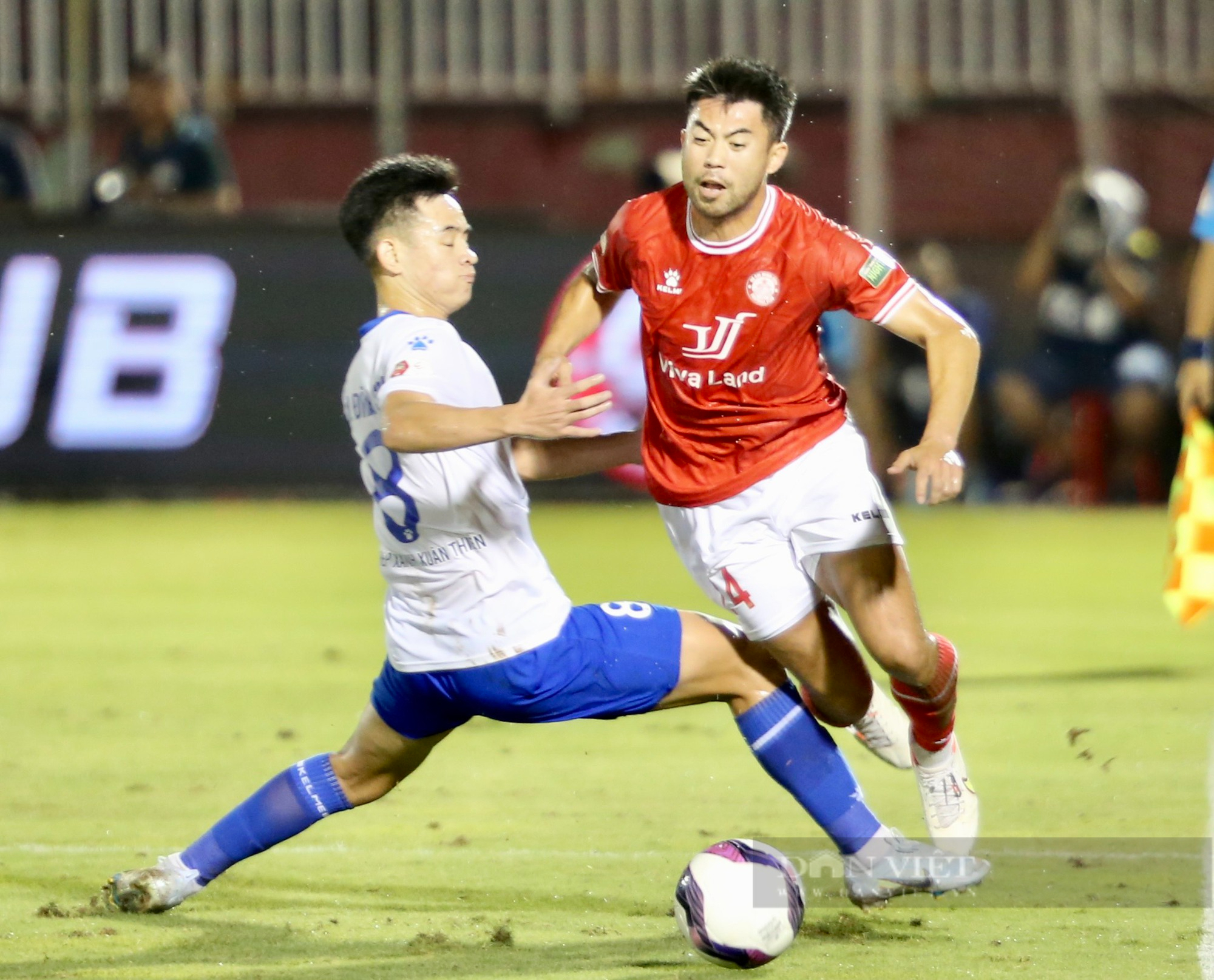 Lee Nguyễn bất lực, CLB TP.HCM bại trận trên sân nhà - Ảnh 1.