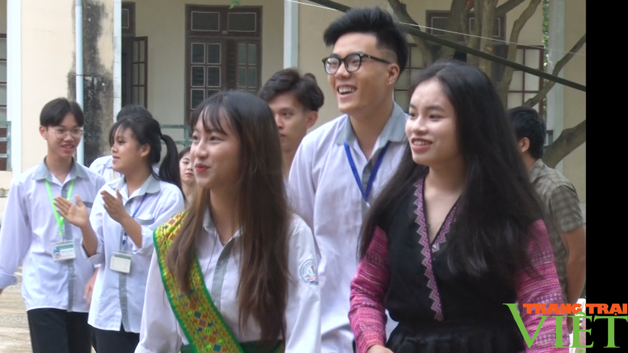 Đồng chí Hoàng Quốc Khánh dự lễ Khai giảng tại trường THPT Cò Nòi - Ảnh 9. Đồng chí Hoàng Quốc Khánh dự lễ Khai giảng tại trường THPT Cò Nòi - Ảnh 9.