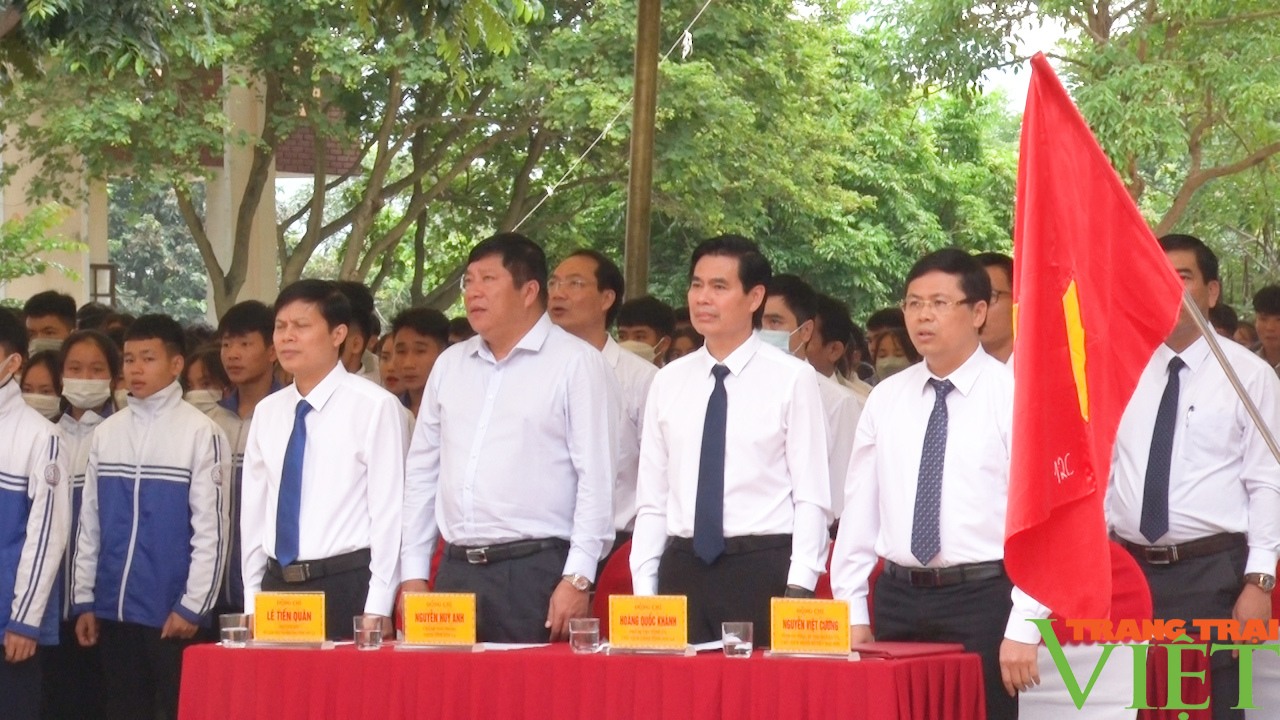 Đồng chí Hoàng Quốc Khánh dự lễ Khai giảng tại trường THPT Cò Nòi - Ảnh 5. Đồng chí Hoàng Quốc Khánh dự lễ Khai giảng tại trường THPT Cò Nòi - Ảnh 5.