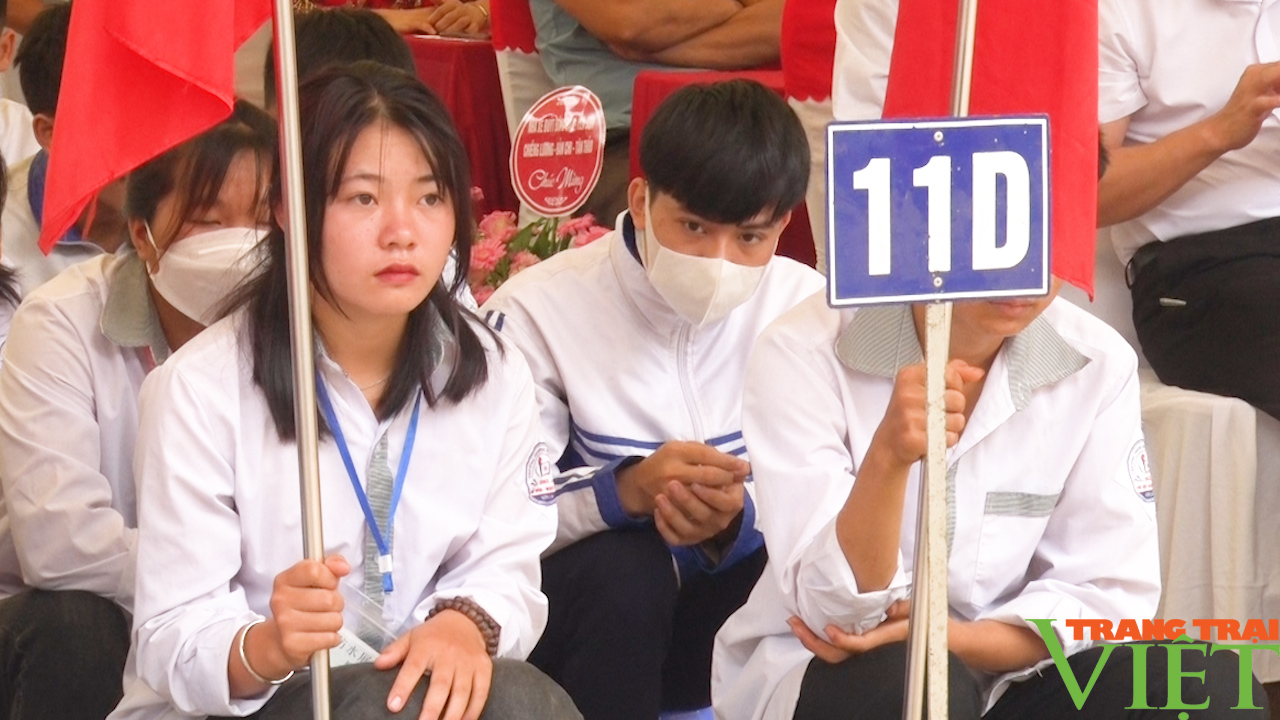 Đồng chí Hoàng Quốc Khánh dự lễ Khai giảng tại trường THPT Cò Nòi - Ảnh 7. Đồng chí Hoàng Quốc Khánh dự lễ Khai giảng tại trường THPT Cò Nòi - Ảnh 7.