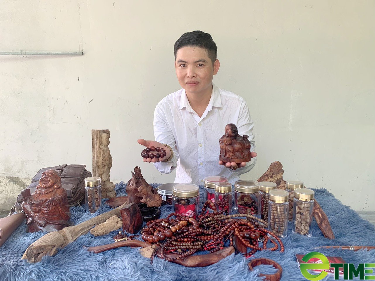 Chàng trai xứ Quảng biến những gốc, cây gỗ mục thành trang sức quý hiếm - Ảnh 2. Chàng trai xứ Quảng biến những gốc, cây gỗ mục thành trang sức quý hiếm - Ảnh 2.