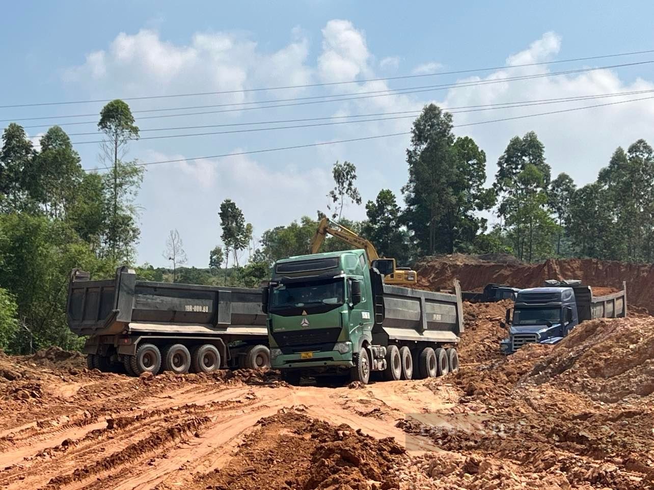 Phú Thọ: Xử phạt nguội để chấn chỉnh, quản lý nghiêm việc san hạ cốt, vận chuyển đất trái phép - Ảnh 1.
