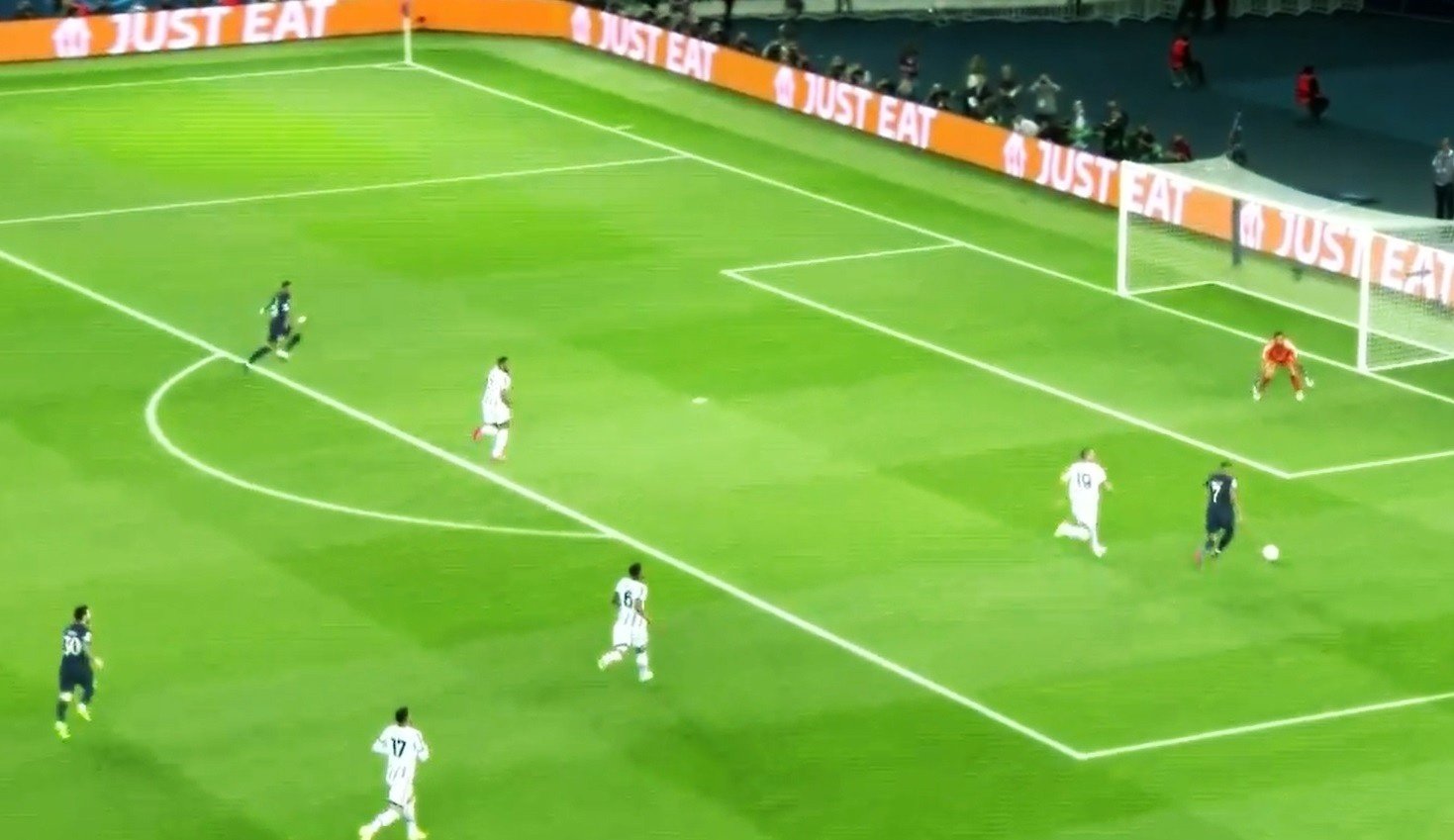 Neymar thất vọng vì Mbappe chơi cá nhân - Ảnh 1.