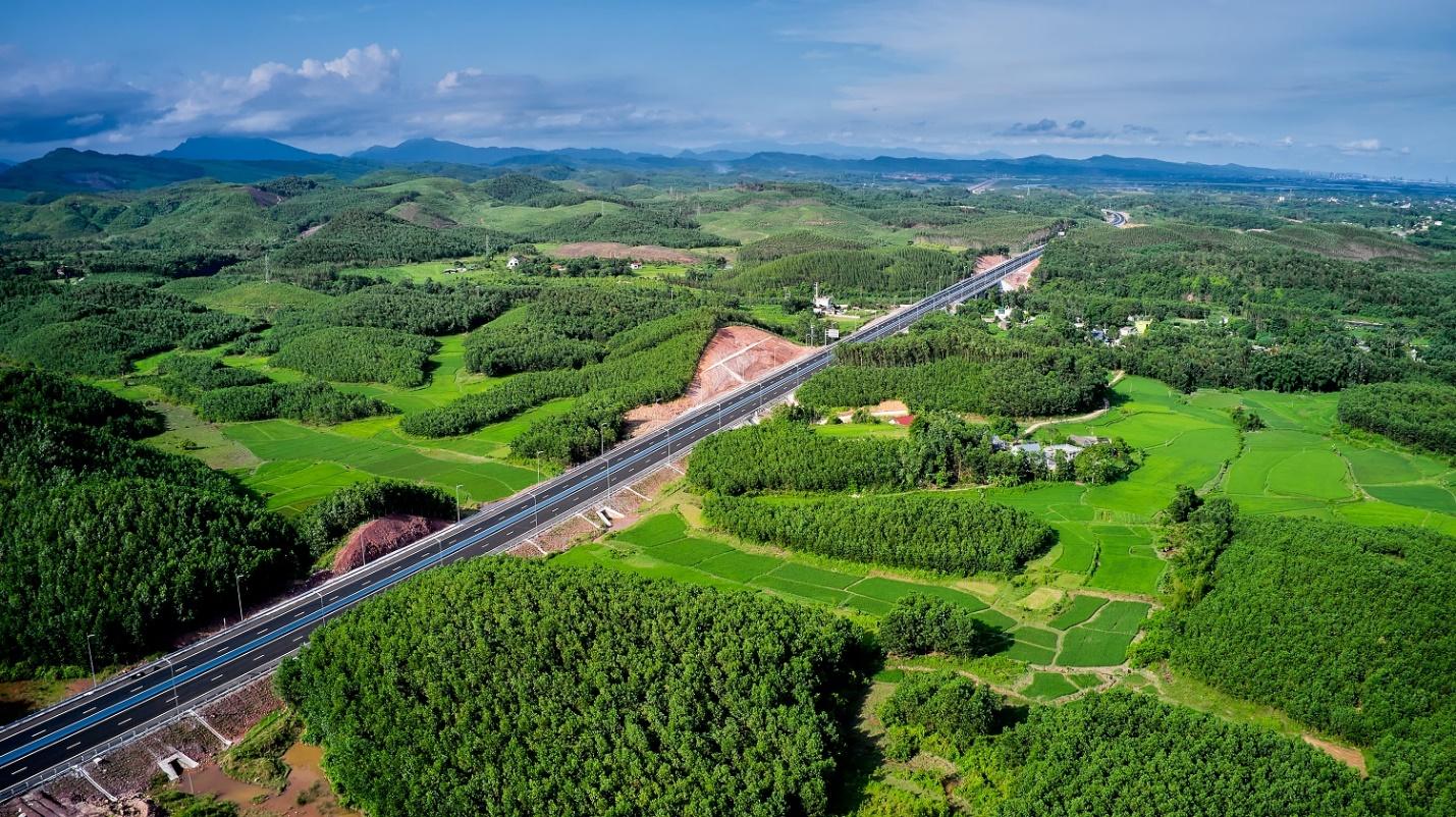 Cao tốc Vân Đồn – Móng Cái: Cú hích thần tốc cho kinh tế Quảng Ninh - Ảnh 3.