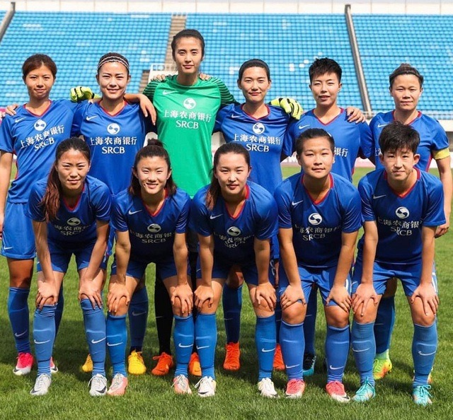 Thủ môn cao gần 1,9m có khuôn mặt xinh đẹp như người mẫu - Ảnh 1.