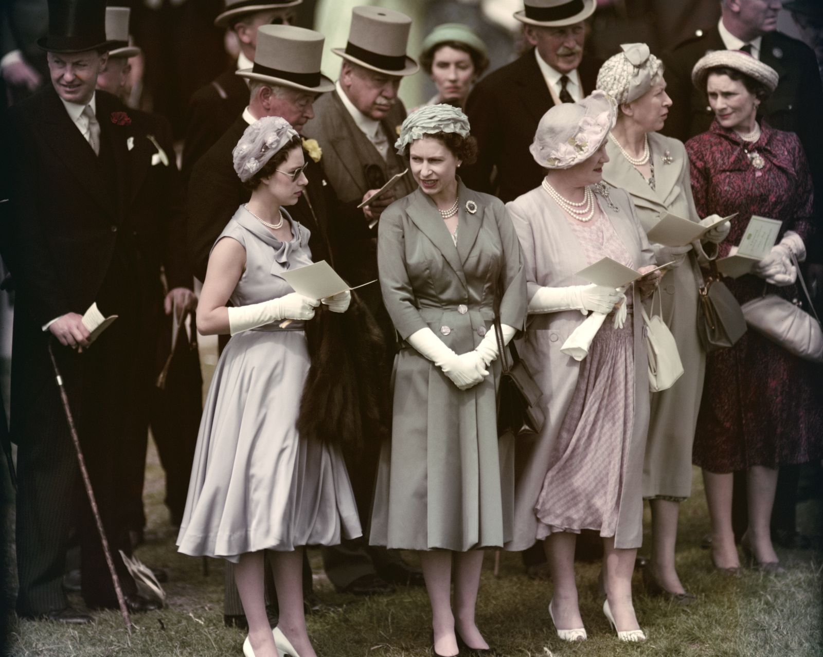 Nữ hoàng Anh Elizabeth II: Một cuộc đời kiêu hãnh - Ảnh 14.