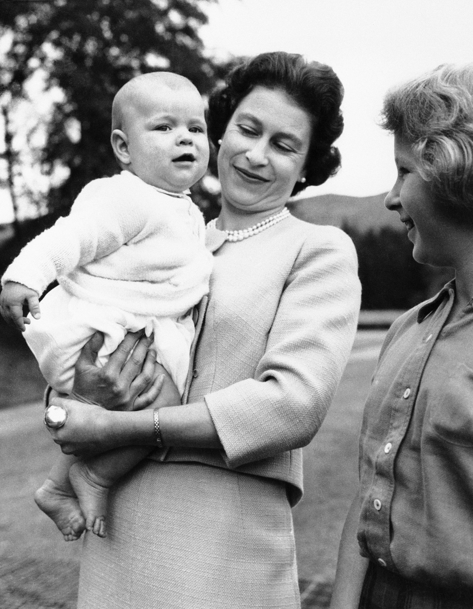 Nữ hoàng Anh Elizabeth II: Một cuộc đời kiêu hãnh - Ảnh 15.