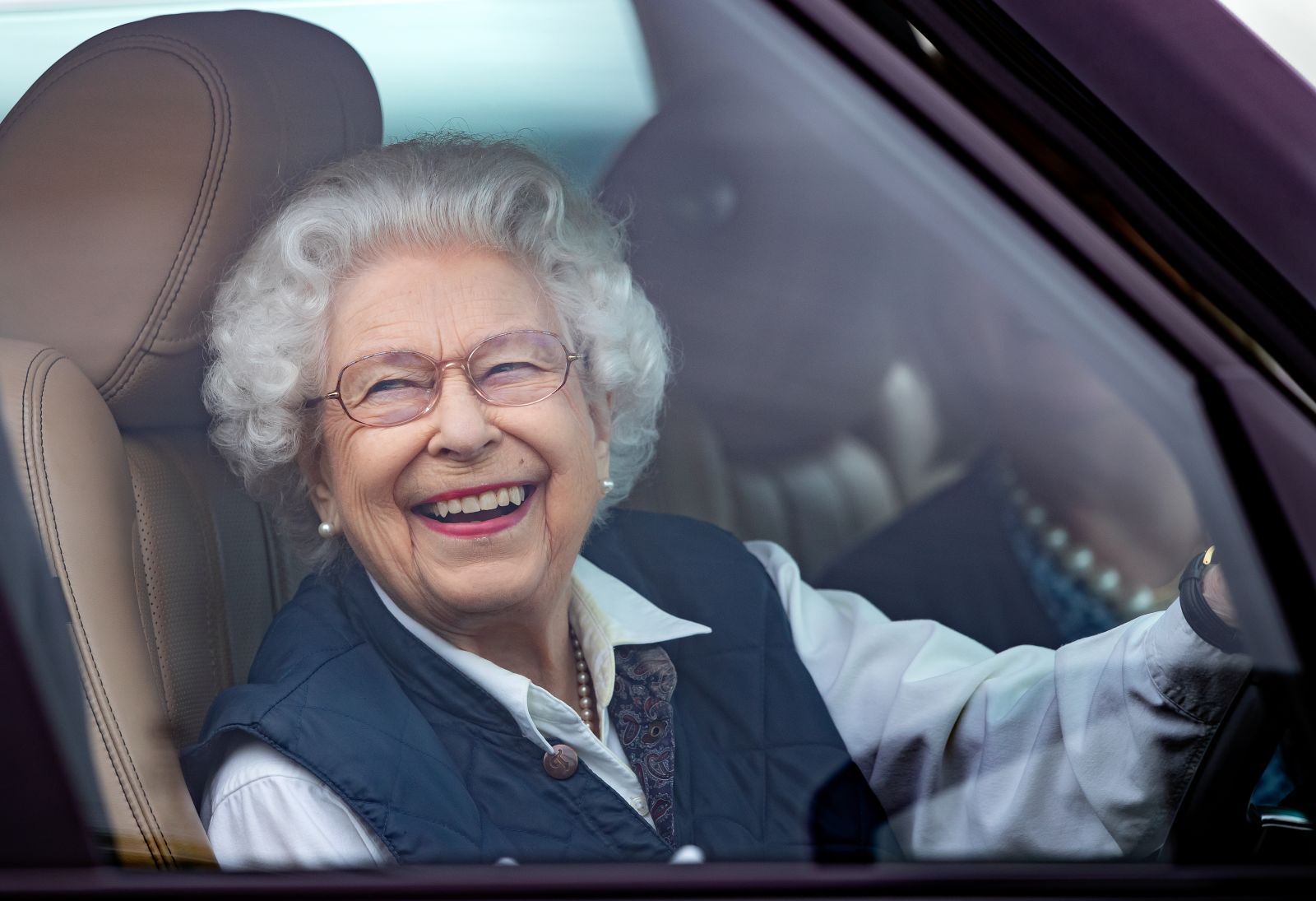 Nữ hoàng Anh Elizabeth II: Một cuộc đời kiêu hãnh - Ảnh 51.