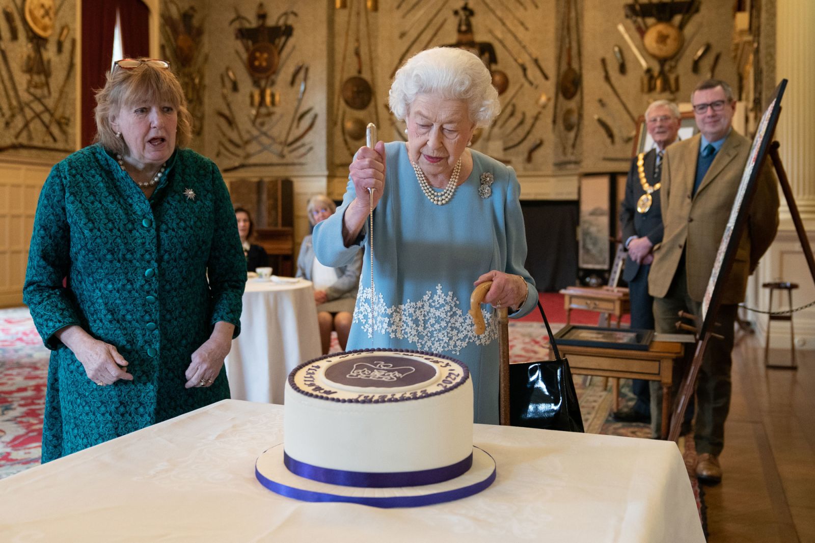 Nữ hoàng Anh Elizabeth II: Một cuộc đời kiêu hãnh - Ảnh 52.