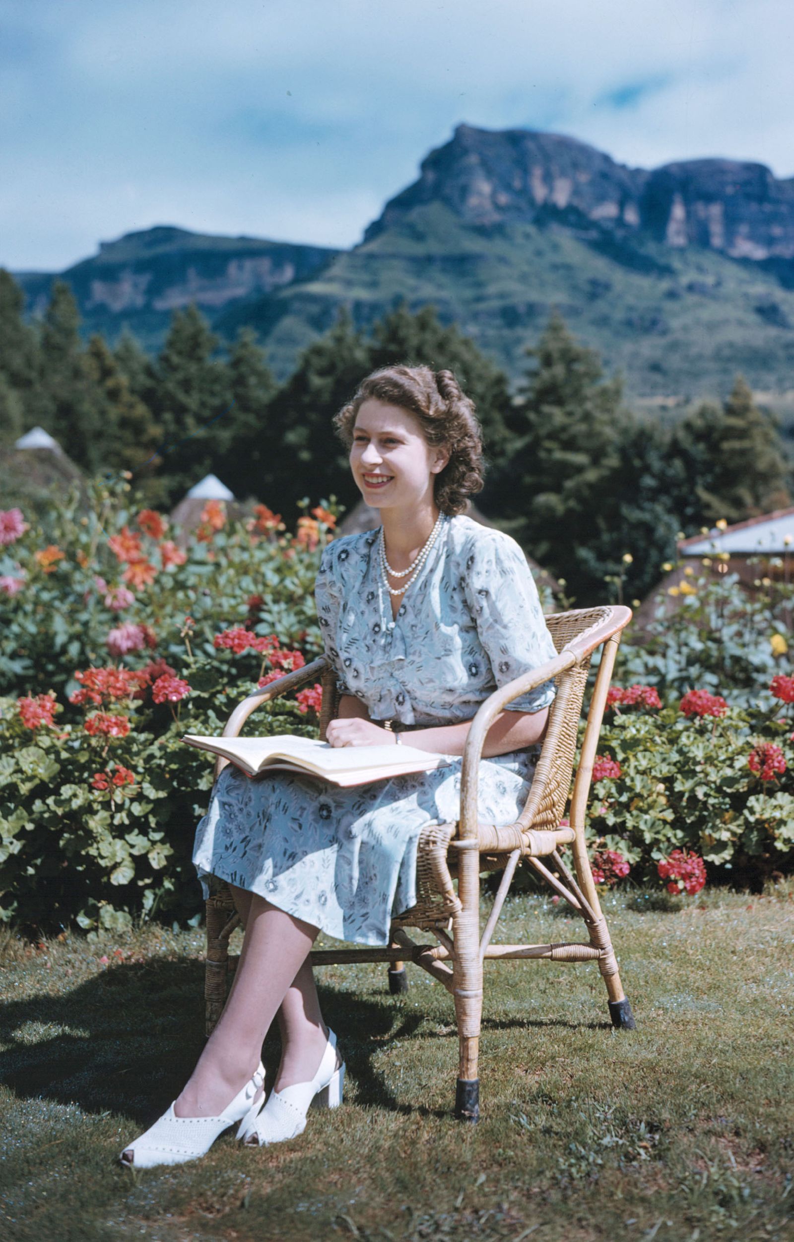 Nữ hoàng Anh Elizabeth II: Một cuộc đời kiêu hãnh - Ảnh 9.