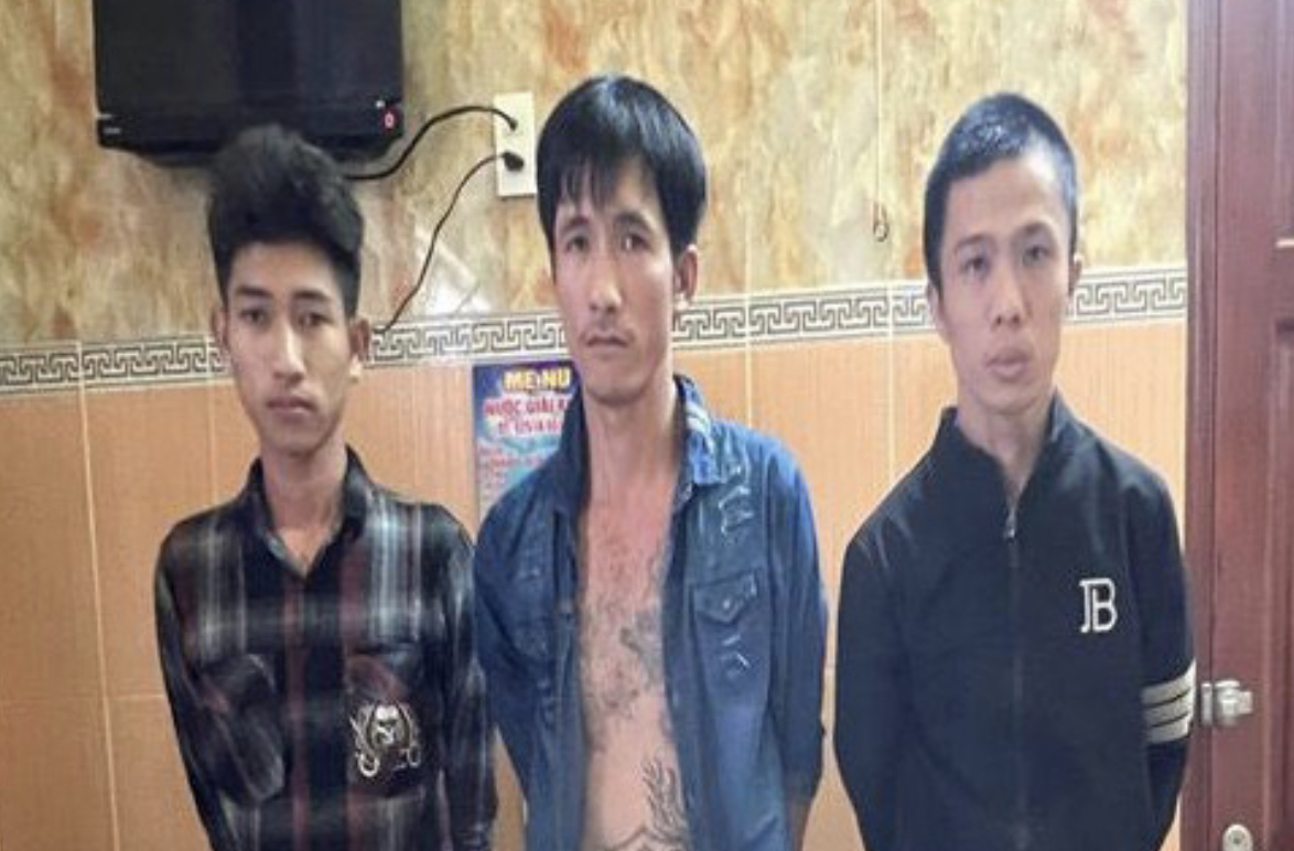Can ngăn đánh nhau, tài xế taxi bị đâm chết - Ảnh 1.