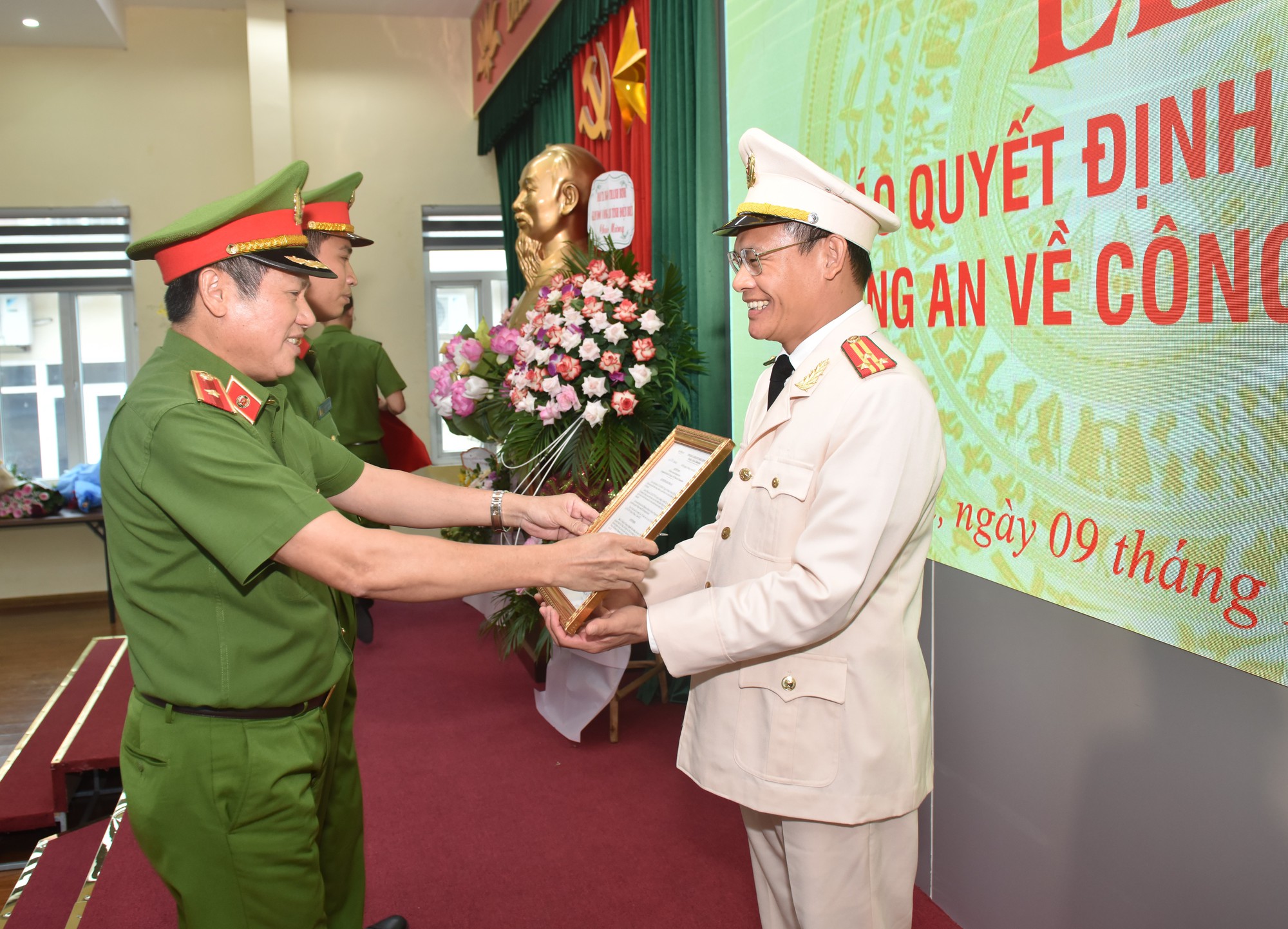 Chân dung 2 Phó Cục trưởng C04 vừa được Bộ Công an điều động, bổ nhiệm - Ảnh 1.