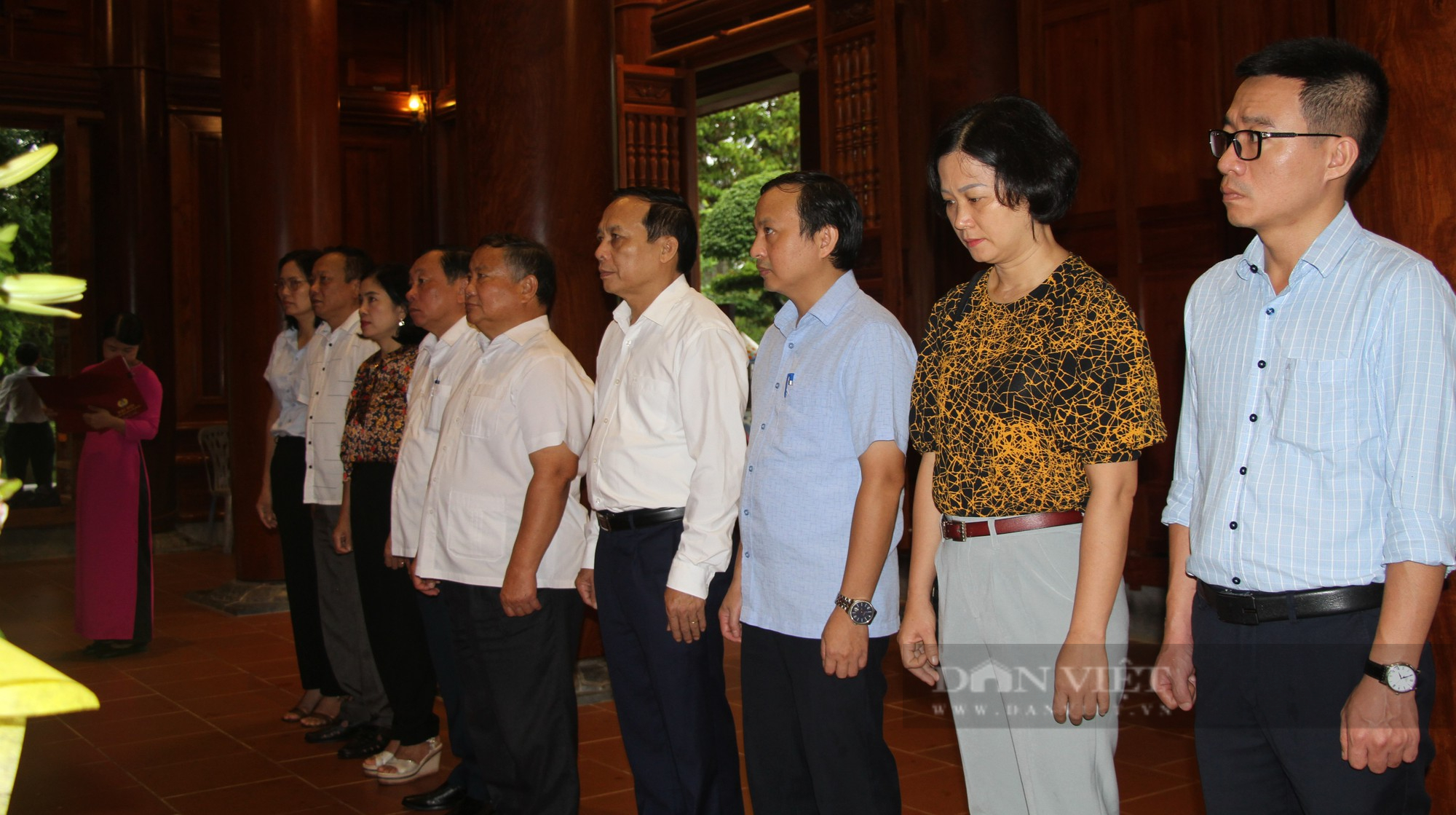 Đoàn đại biểu Trung ương Hội Nông dân Việt Nam dâng hoa tưởng niệm Chủ tịch Hồ Chí Minh - Ảnh 2.