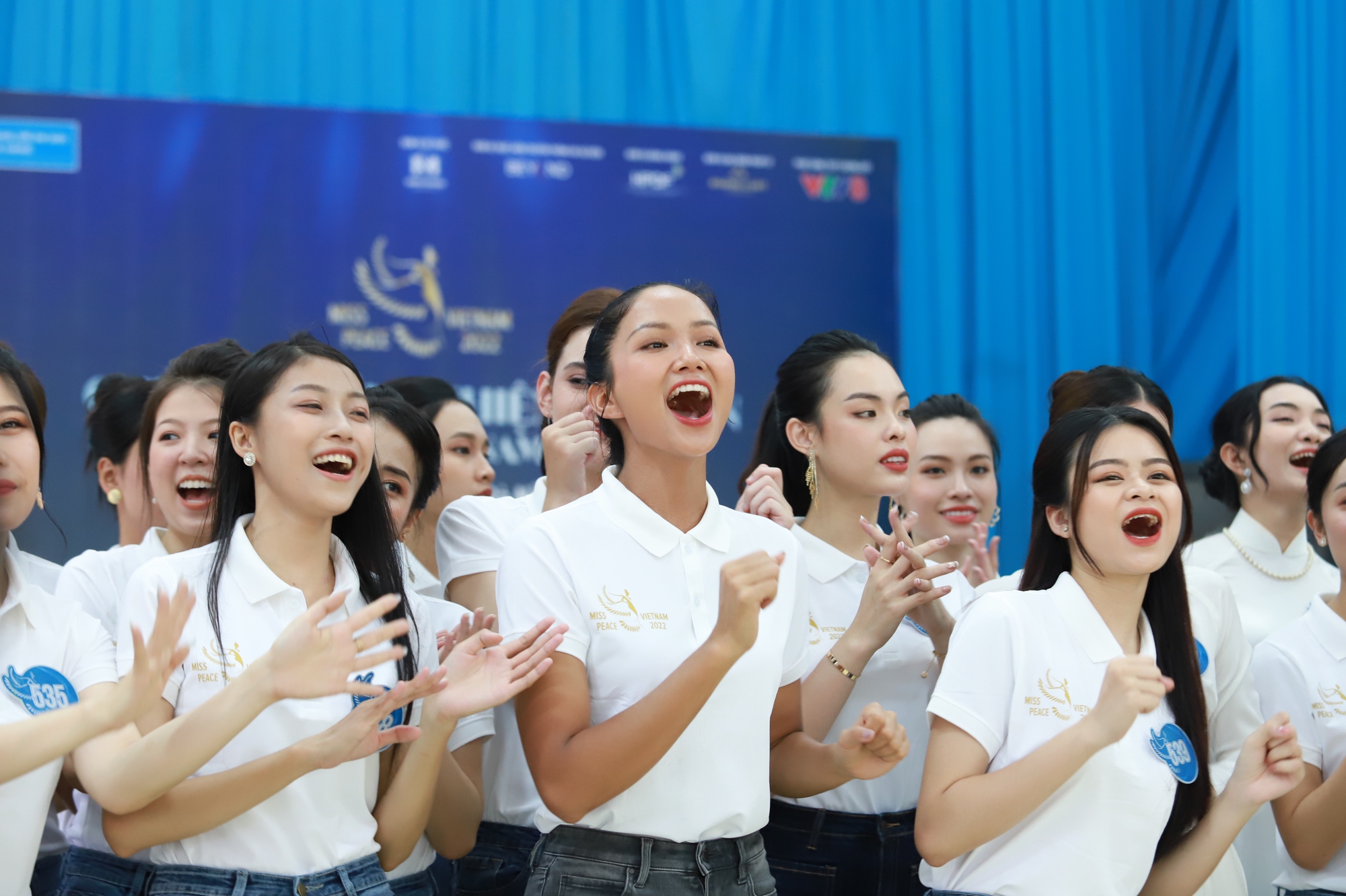 &quot;Bà trùm Hoa hậu&quot; Phạm Kim Dung: Khép lại vụ trùng tên Hoa hậu Hòa bình Việt Nam - Ảnh 2.