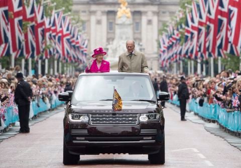 Nữ hoàng Anh Elizabeth II vừa tạ thế ở tuổi 96: Nhìn lại cuộc đời lừng lẫy của bà qua ảnh - Ảnh 40.