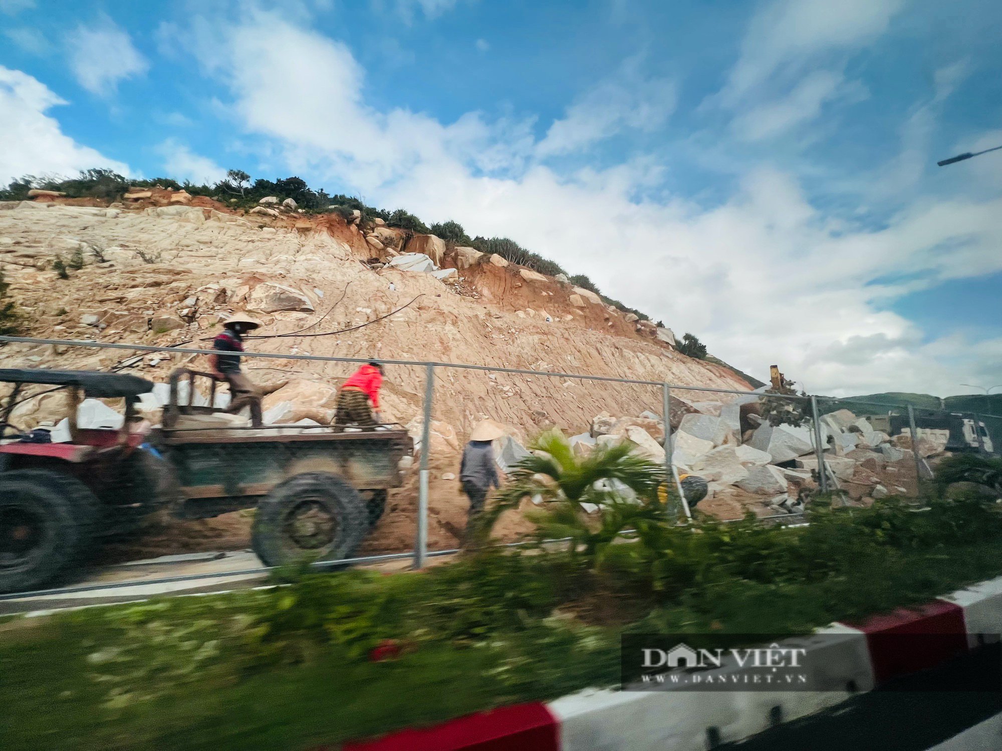  'Chiếm đất xây nhà trái phép, không có lý do gì không biết, chỉ có xử lý hoặc không thôi?' - Ảnh 3.
