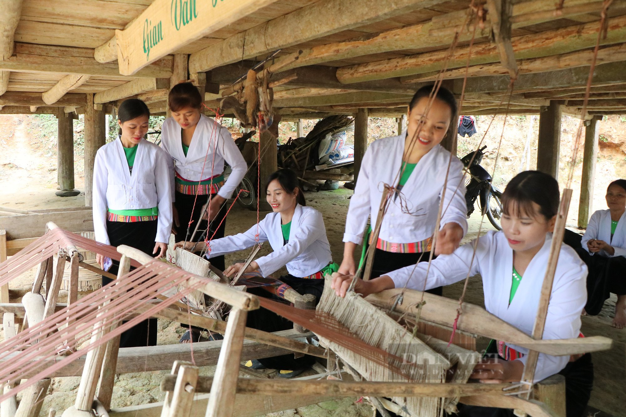Dân vận khéo góp phần phát huy bản sắc văn hóa dân tộc Mường - Ảnh 2.