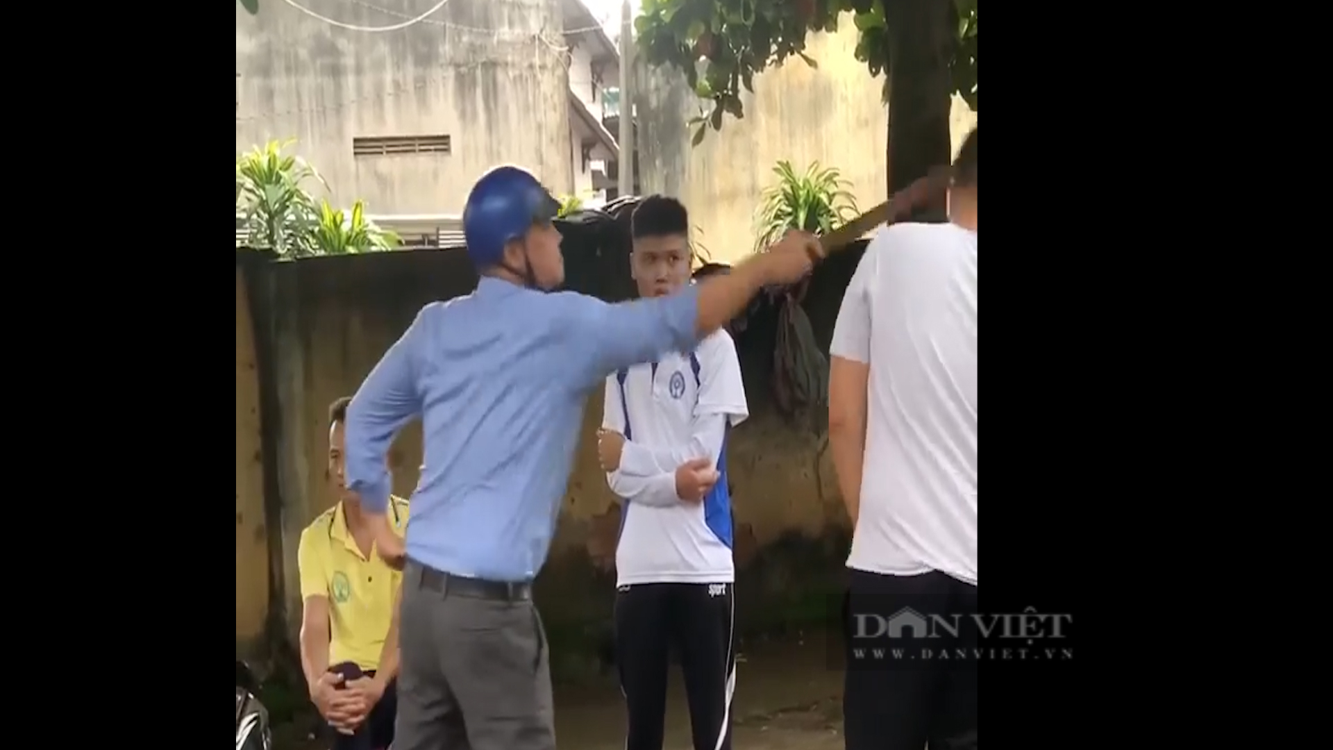 Tạm dừng công tác đối với giáo viên đánh học sinh ở Đắk Lắk  - Ảnh 2.