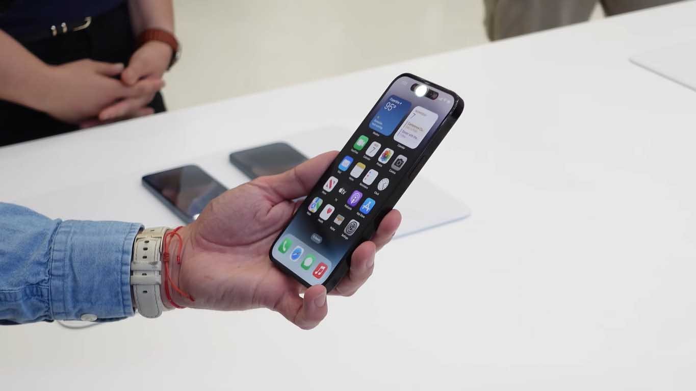 Video và hình ảnh thực tế iPhone 14 Pro và Pro Max khiến người Việt nóng lòng, bao giờ nhận máy? - Ảnh 2.
