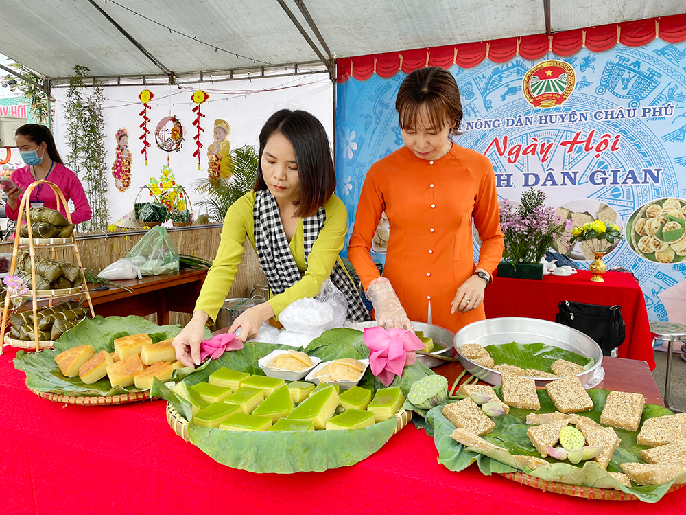 Nhộn nhịp Ngày hội bánh dân gian - Ảnh 2.