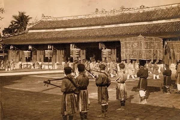 Tết Nguyên đán trong cung đình xưa có những nghi lễ nào, khác biệt gì với Tết trong dân gian? - Ảnh 4.