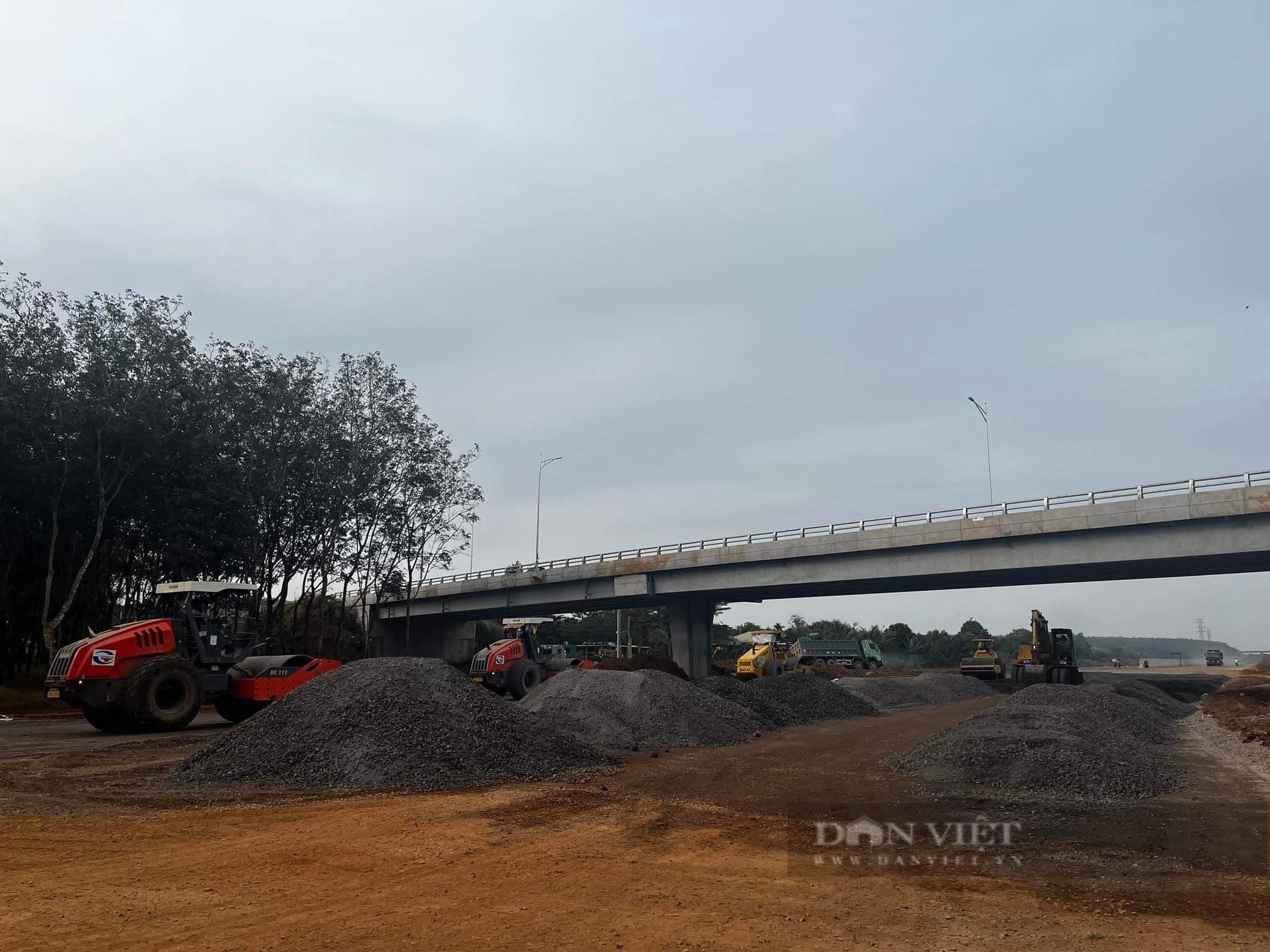 Ảnh: Điều động 100% nhân lực “chạy đua” trên cao tốc Phan Thiết - Dầu Giây xuyên lễ - Ảnh 11.