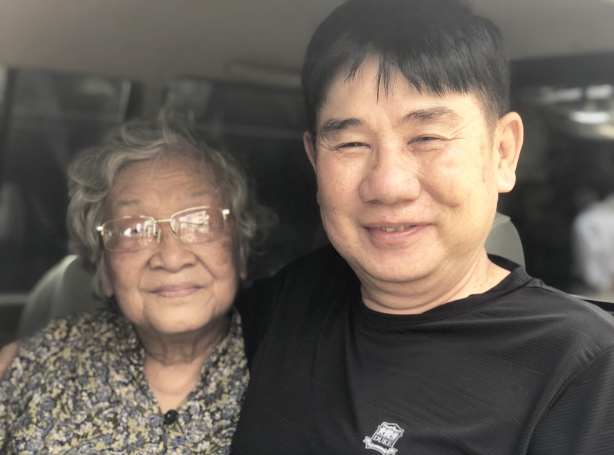Họa sĩ Hồng Quân đưa người xem về những điều bình dị trong &quot;Ngày nắng&quot; - Ảnh 15.