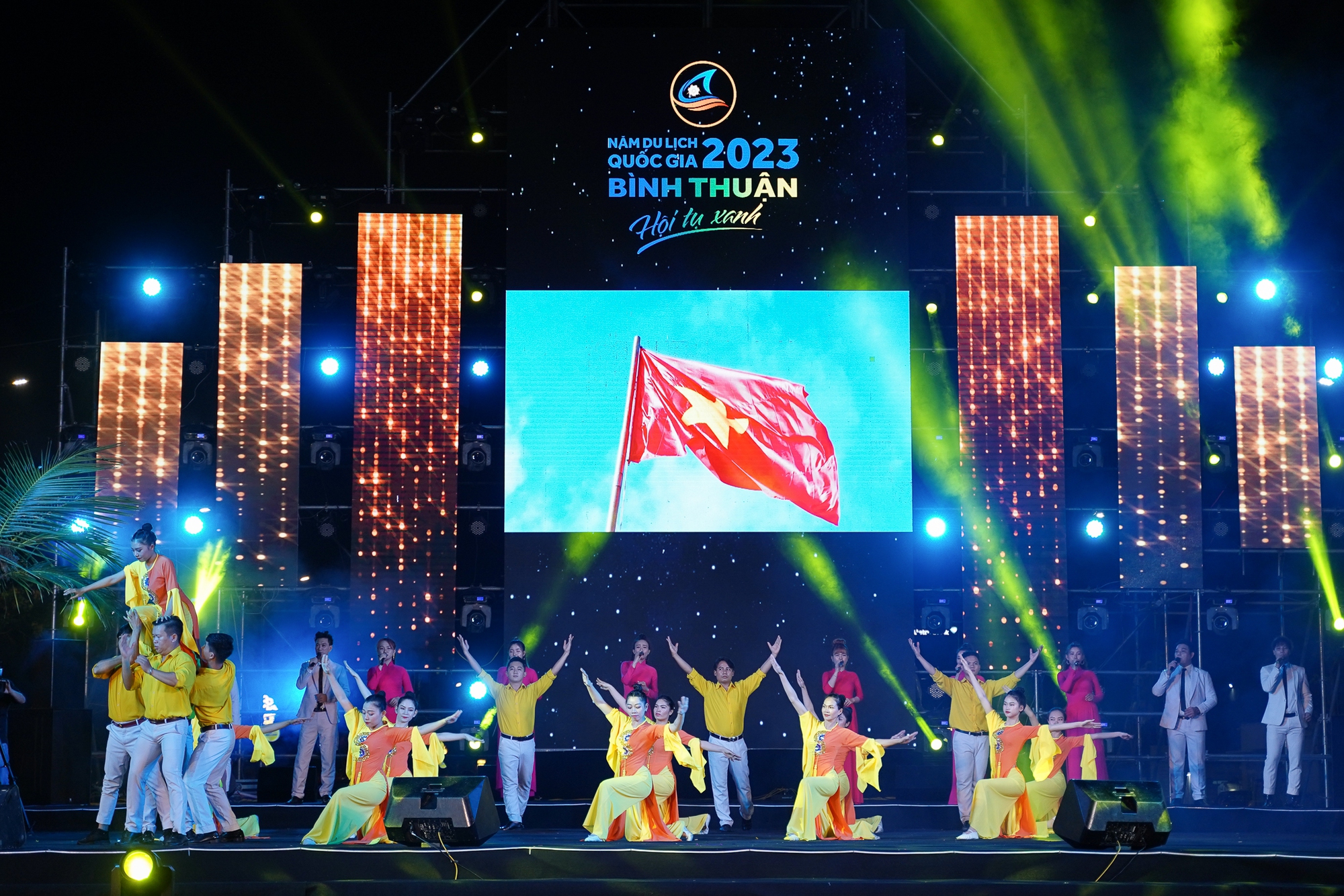 Hàng nghìn người dự Lễ Công bố Năm Du lịch quốc gia 2023 “Bình Thuận - Hội tụ xanh” - Ảnh 4.