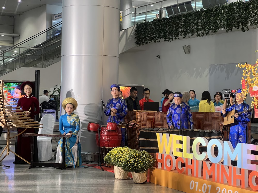 TP.HCM đón khách “xông đất” năm 2023, tặng tour tham quan TP.Thủ Đức, bảo tàng, vé máy bay - Ảnh 2.