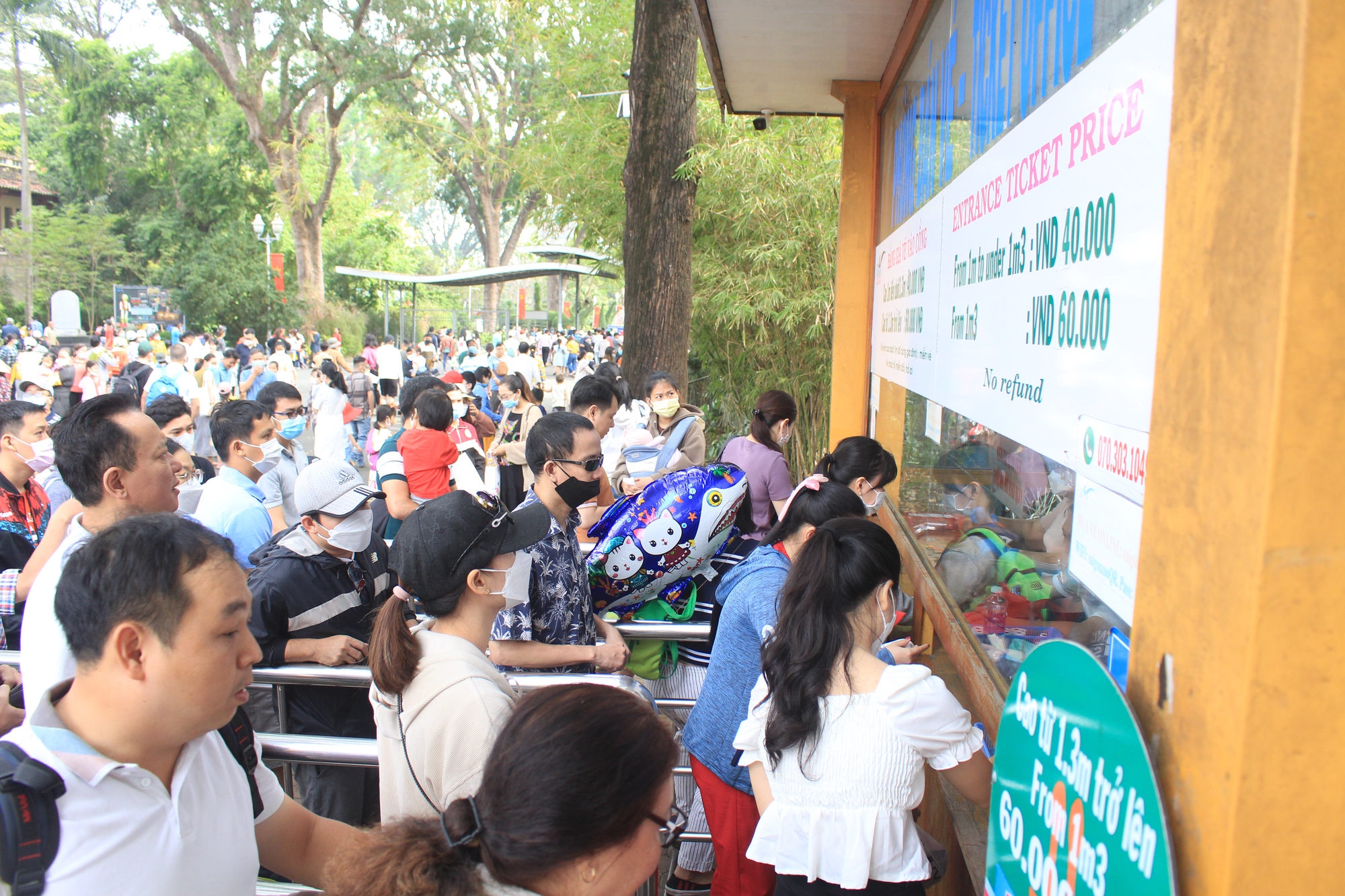Thảo Cầm Viên và trung tâm TP.HCM tấp nập khách vui chơi Tết Dương lịch - Ảnh 4.