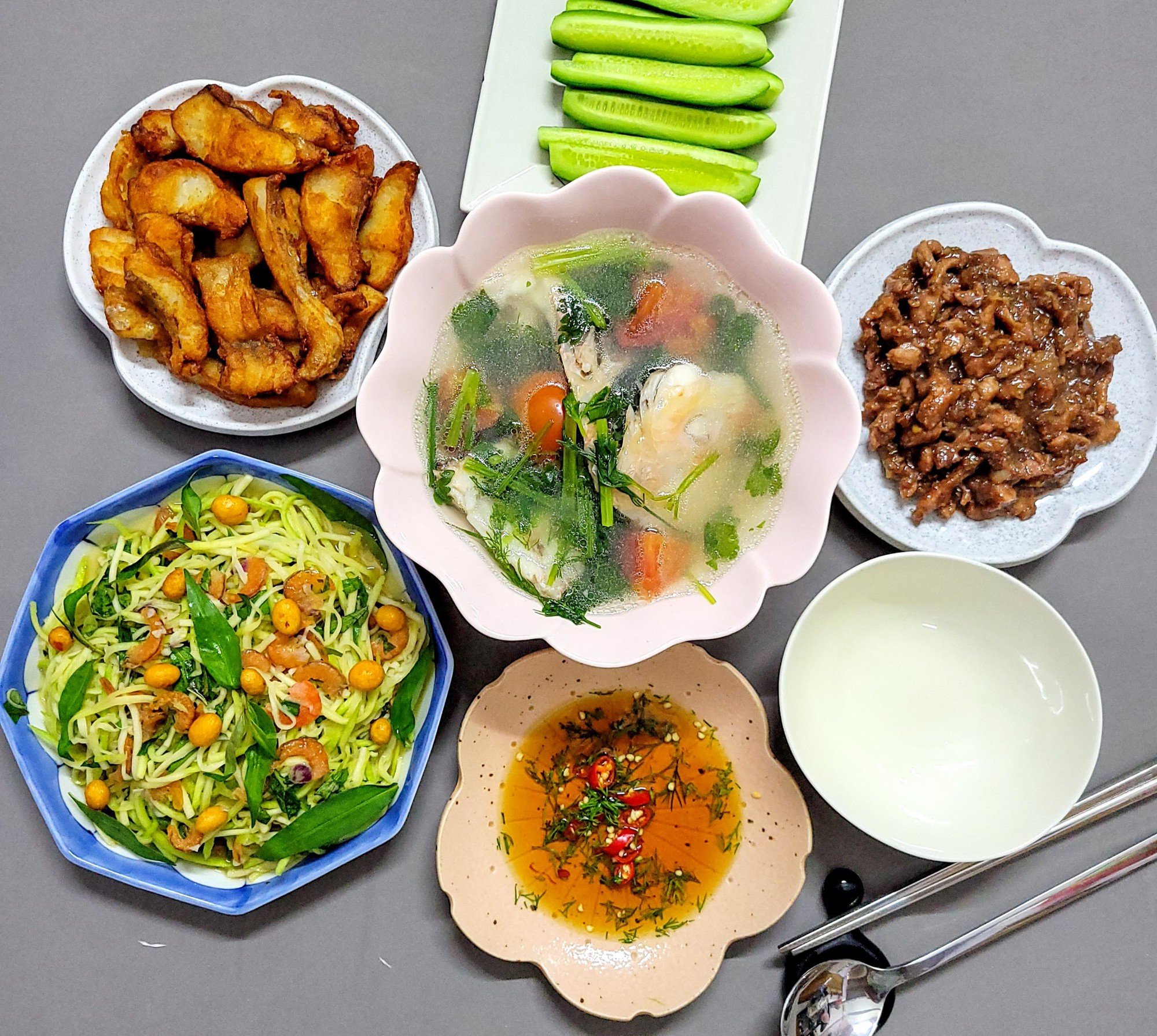 Mâm cơm ngày Tết 2023: 100 mâm cơm ba miền Bắc – Trung – Nam đẹp như tranh khiến ai cũng trầm trồ - Ảnh 15. Mâm cơm ngày Tết 2023: 100 mâm cơm ba miền Bắc – Trung – Nam đẹp như tranh khiến ai cũng trầm trồ - Ảnh 15.