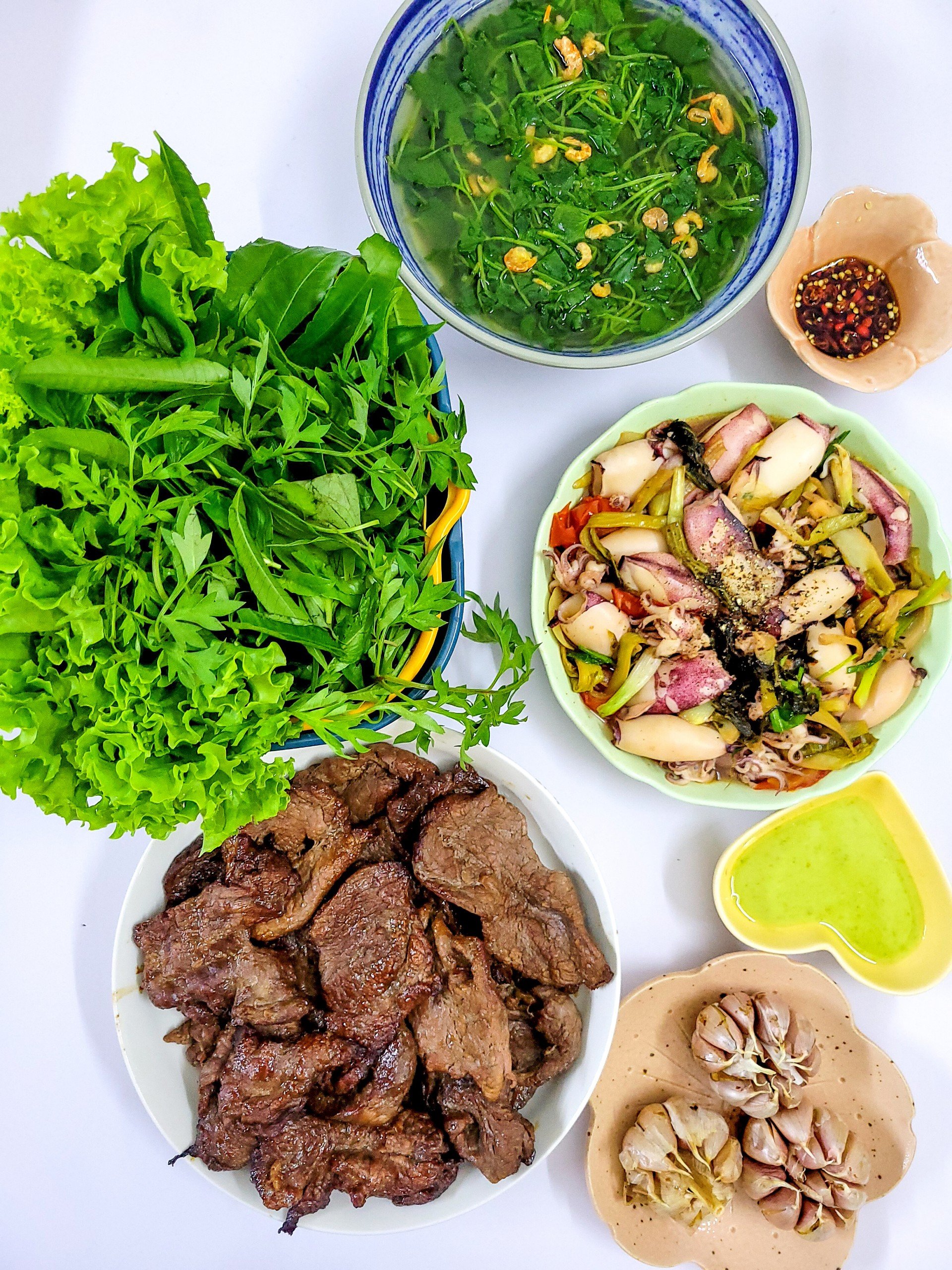 Mâm cơm ngày Tết 2023: 100 mâm cơm ba miền Bắc – Trung – Nam đẹp như tranh khiến ai cũng trầm trồ - Ảnh 23. Mâm cơm ngày Tết 2023: 100 mâm cơm ba miền Bắc – Trung – Nam đẹp như tranh khiến ai cũng trầm trồ - Ảnh 23.
