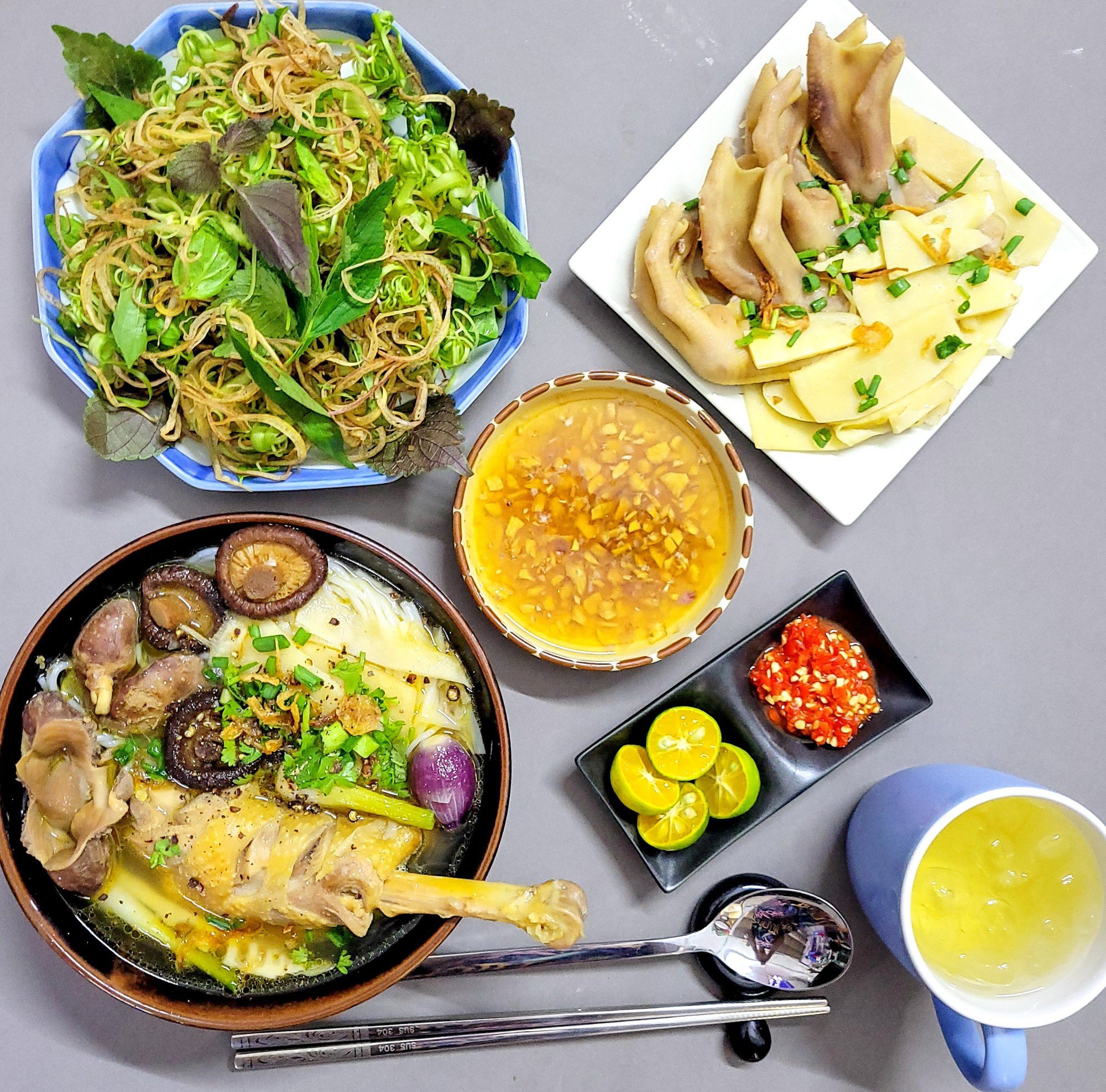 Mâm cơm ngày Tết 2023: 100 mâm cơm ba miền Bắc – Trung – Nam đẹp như tranh khiến ai cũng trầm trồ - Ảnh 28. Mâm cơm ngày Tết 2023: 100 mâm cơm ba miền Bắc – Trung – Nam đẹp như tranh khiến ai cũng trầm trồ - Ảnh 28.
