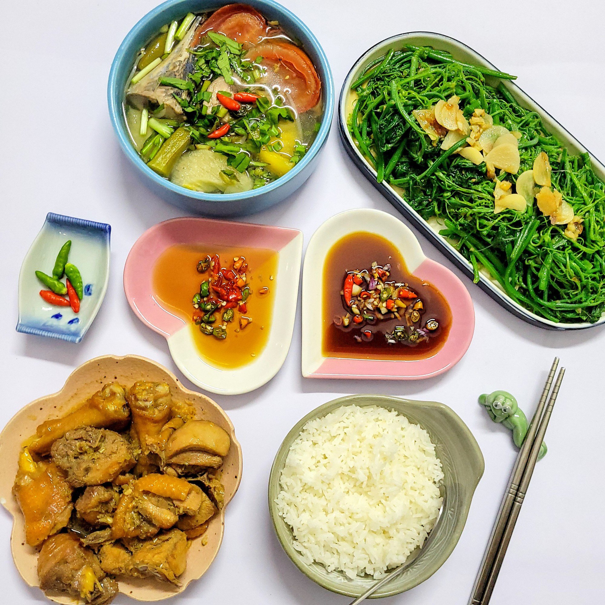 Mâm cơm ngày Tết 2023: 100 mâm cơm ba miền Bắc – Trung – Nam đẹp như tranh khiến ai cũng trầm trồ - Ảnh 5. Mâm cơm ngày Tết 2023: 100 mâm cơm ba miền Bắc – Trung – Nam đẹp như tranh khiến ai cũng trầm trồ - Ảnh 5.