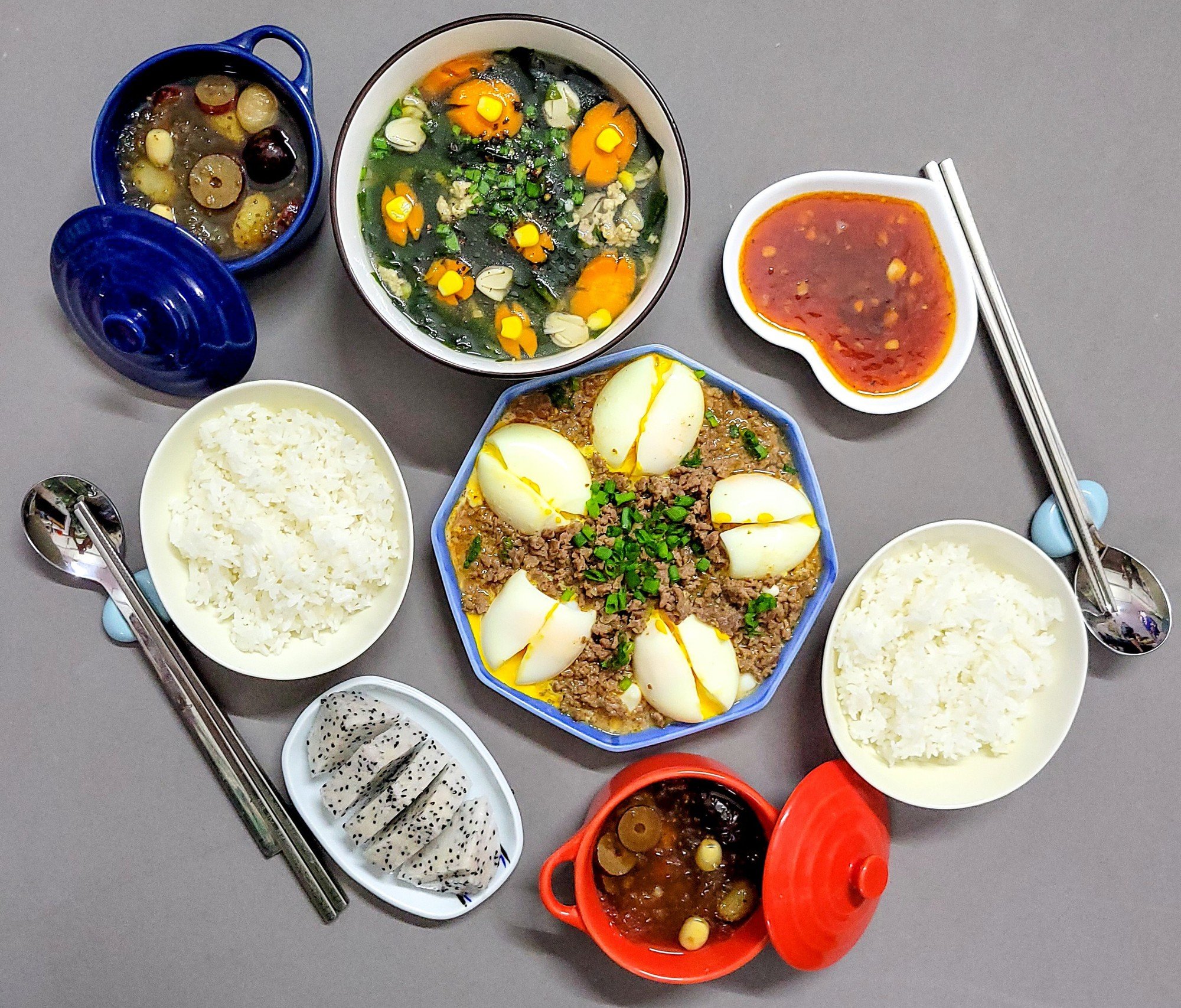 Mâm cơm ngày Tết 2023: 100 mâm cơm ba miền Bắc – Trung – Nam đẹp như tranh khiến ai cũng trầm trồ - Ảnh 33. Mâm cơm ngày Tết 2023: 100 mâm cơm ba miền Bắc – Trung – Nam đẹp như tranh khiến ai cũng trầm trồ - Ảnh 33.
