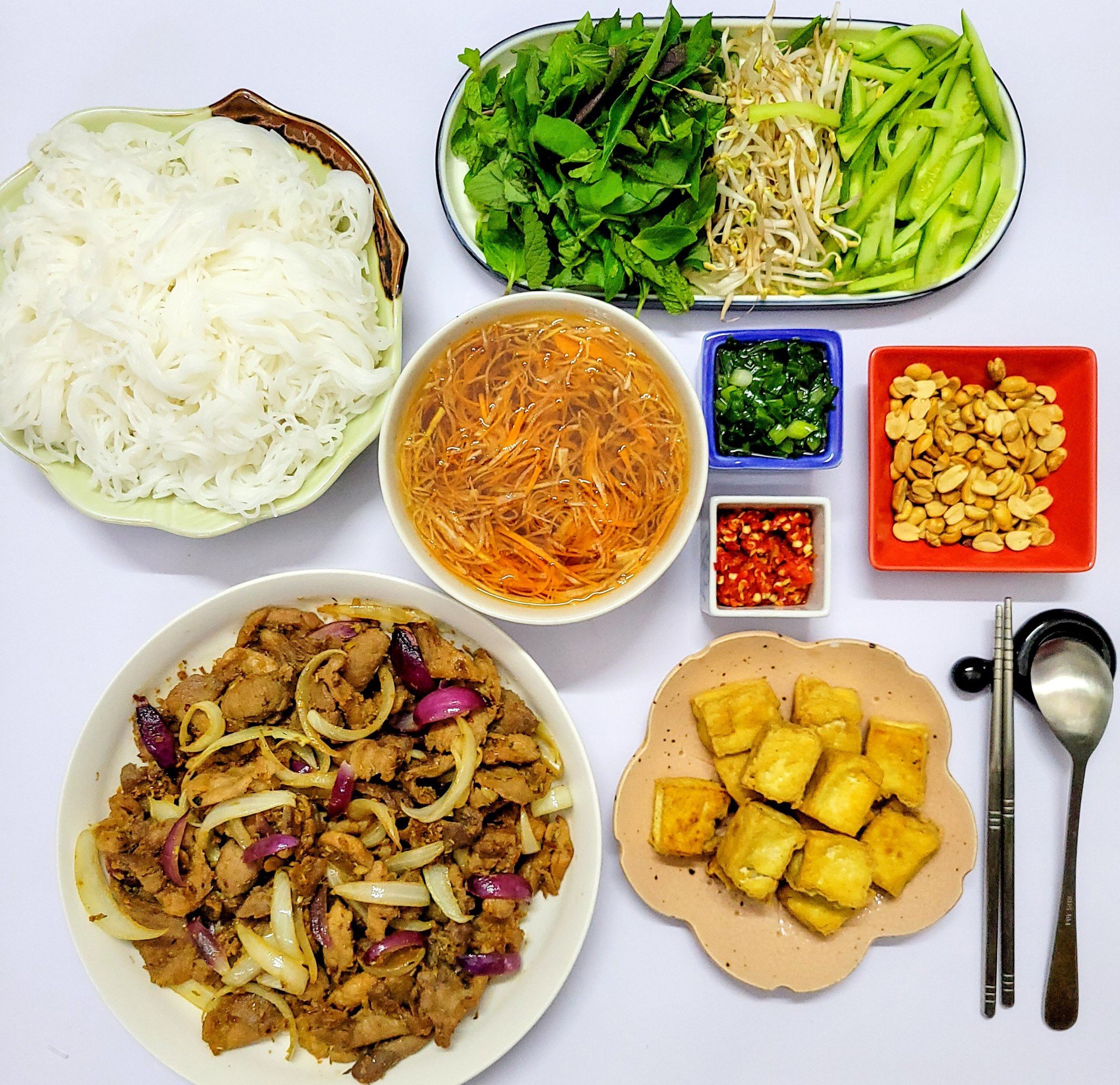 Mâm cơm ngày Tết 2023: 100 mâm cơm ba miền Bắc – Trung – Nam đẹp như tranh khiến ai cũng trầm trồ - Ảnh 6. Mâm cơm ngày Tết 2023: 100 mâm cơm ba miền Bắc – Trung – Nam đẹp như tranh khiến ai cũng trầm trồ - Ảnh 6.