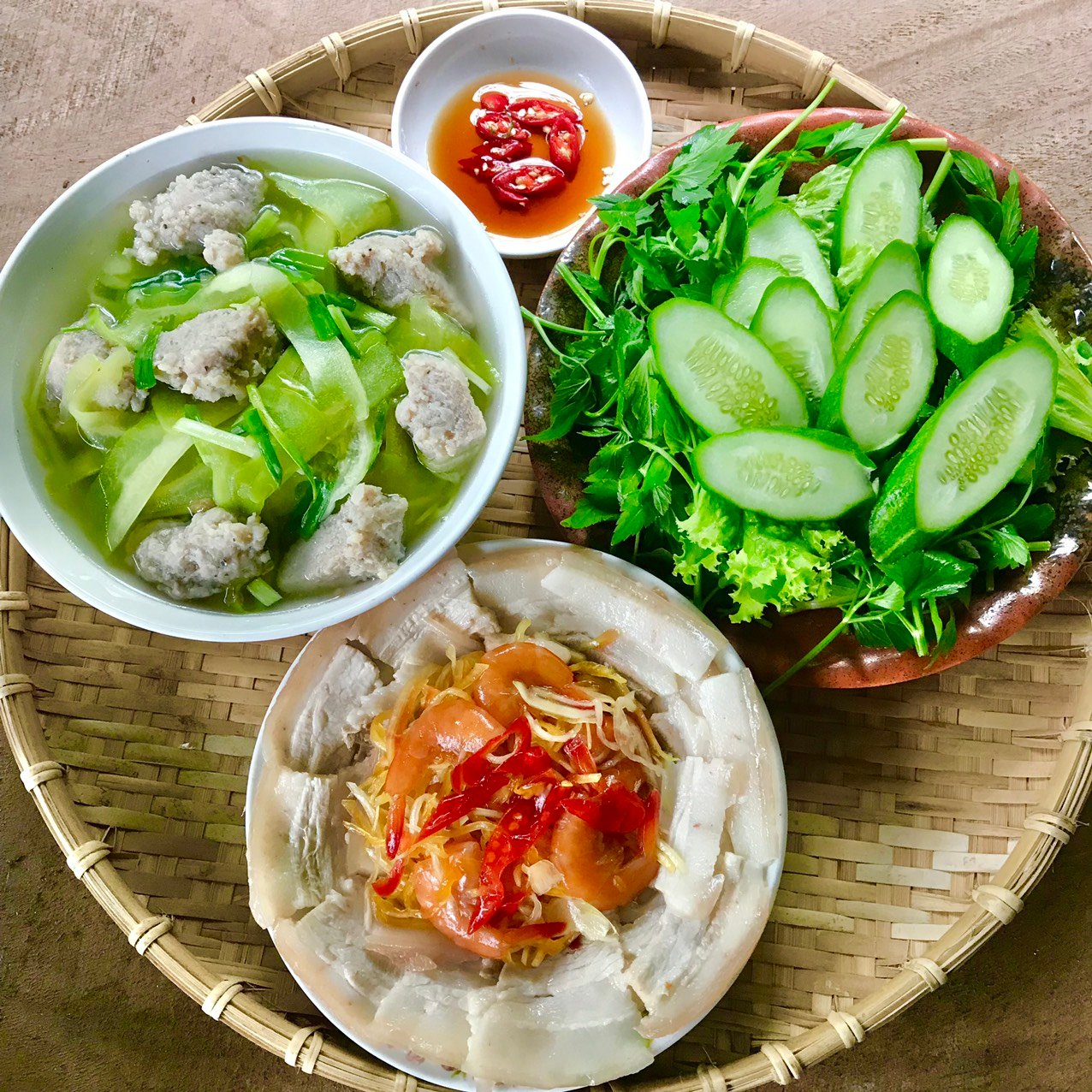 Mâm cơm ngày Tết 2023: 100 mâm cơm ba miền Bắc – Trung – Nam đẹp như tranh khiến ai cũng trầm trồ - Ảnh 40. Mâm cơm ngày Tết 2023: 100 mâm cơm ba miền Bắc – Trung – Nam đẹp như tranh khiến ai cũng trầm trồ - Ảnh 40.