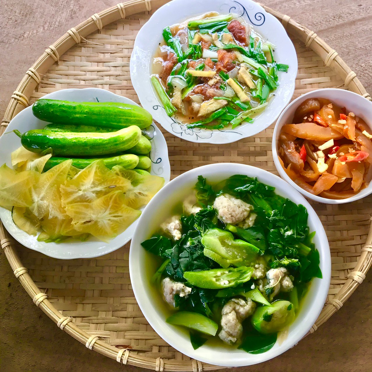 Mâm cơm ngày Tết 2023: 100 mâm cơm ba miền Bắc – Trung – Nam đẹp như tranh khiến ai cũng trầm trồ - Ảnh 43. Mâm cơm ngày Tết 2023: 100 mâm cơm ba miền Bắc – Trung – Nam đẹp như tranh khiến ai cũng trầm trồ - Ảnh 43.