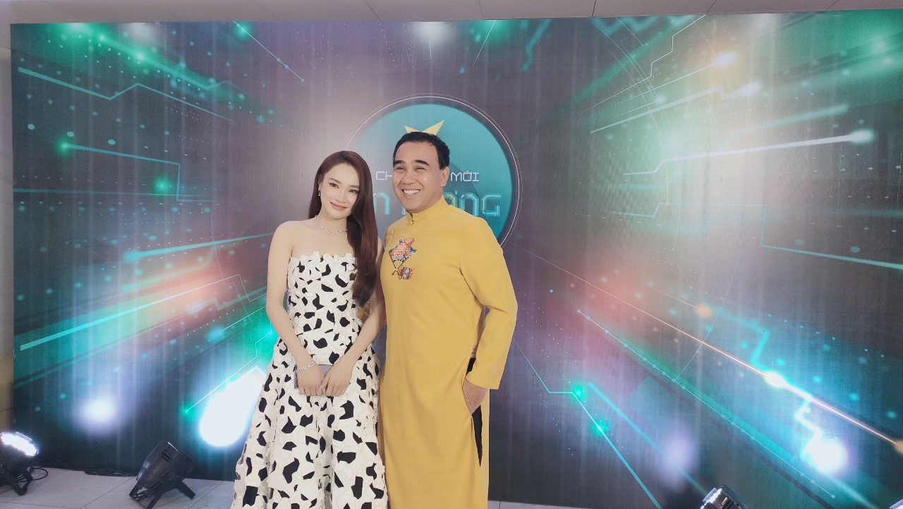 Ca sĩ Orange, MC Quyền Linh, Hoa hậu Khánh Vân và cảm xúc đầu năm 2023 - Ảnh 3.